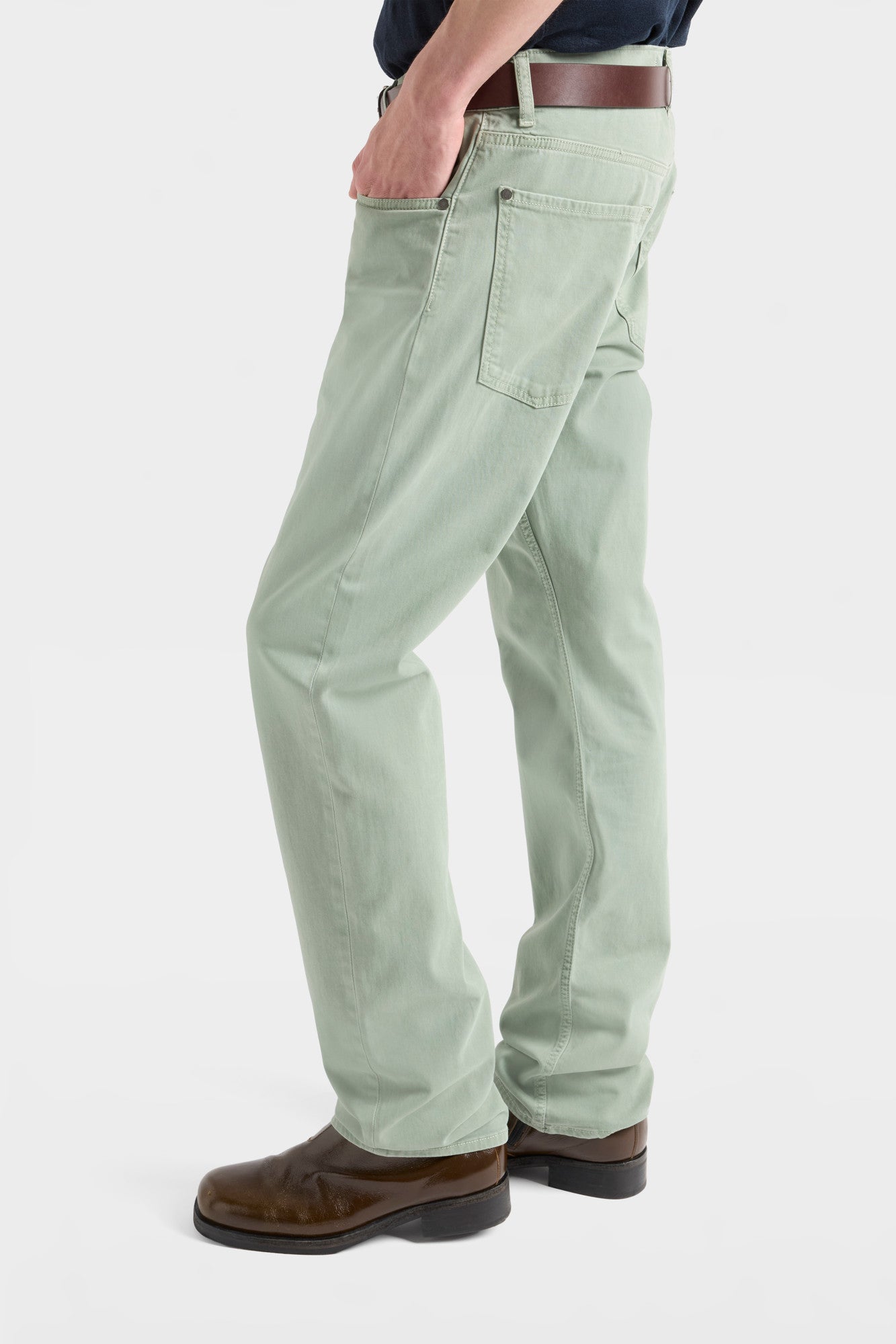 7-for-all-mankind-the-straight-herren-chino-luxe-sateen-leaf image 6