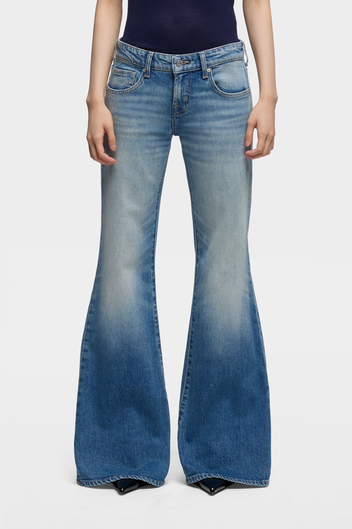7-for-all-mankind-low-flare-jeans-denim-blue-haze image 3