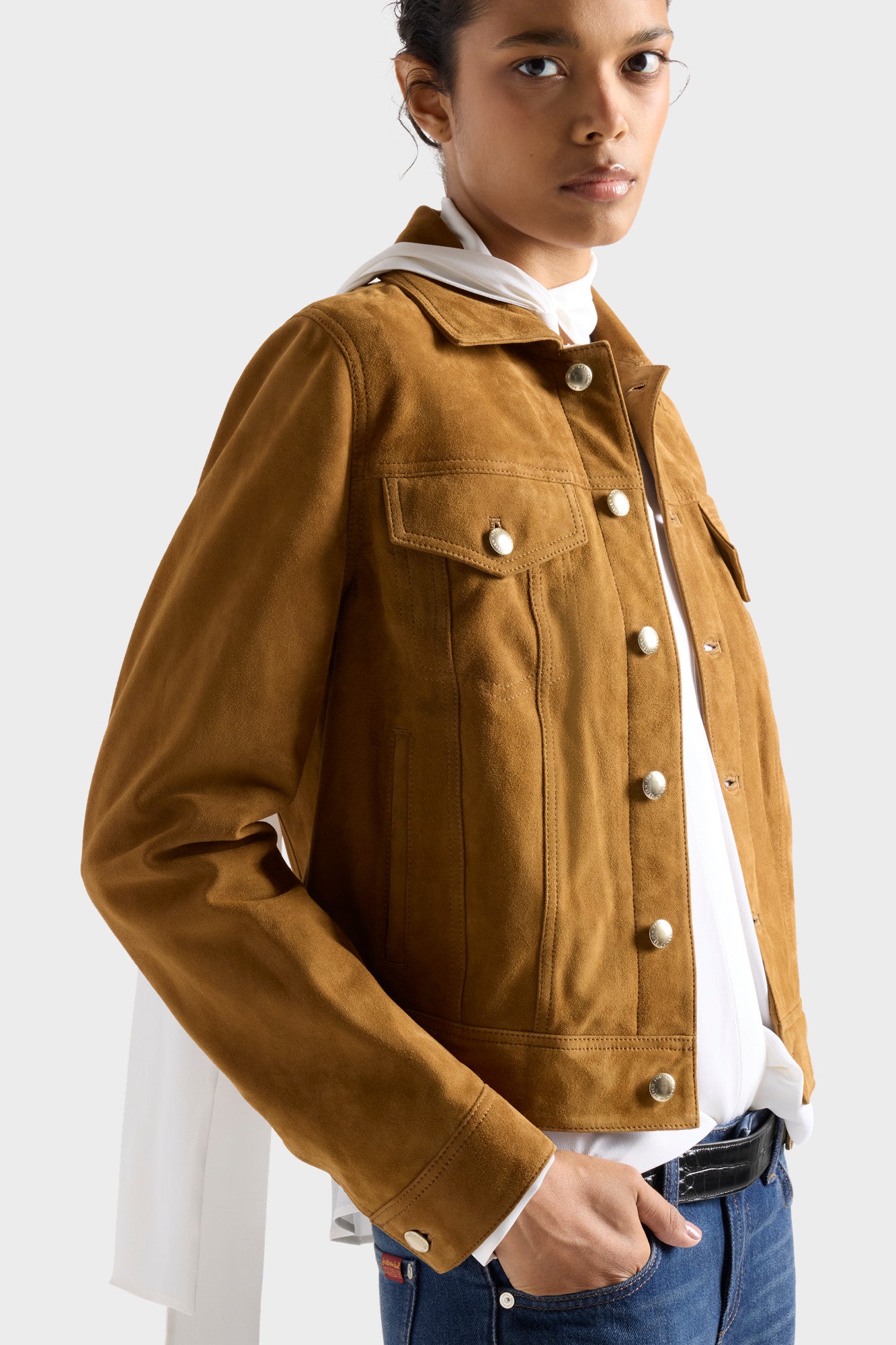 7-for-all-mankind-adi-trucker-jacke-aus-suede-in-cognac image 6