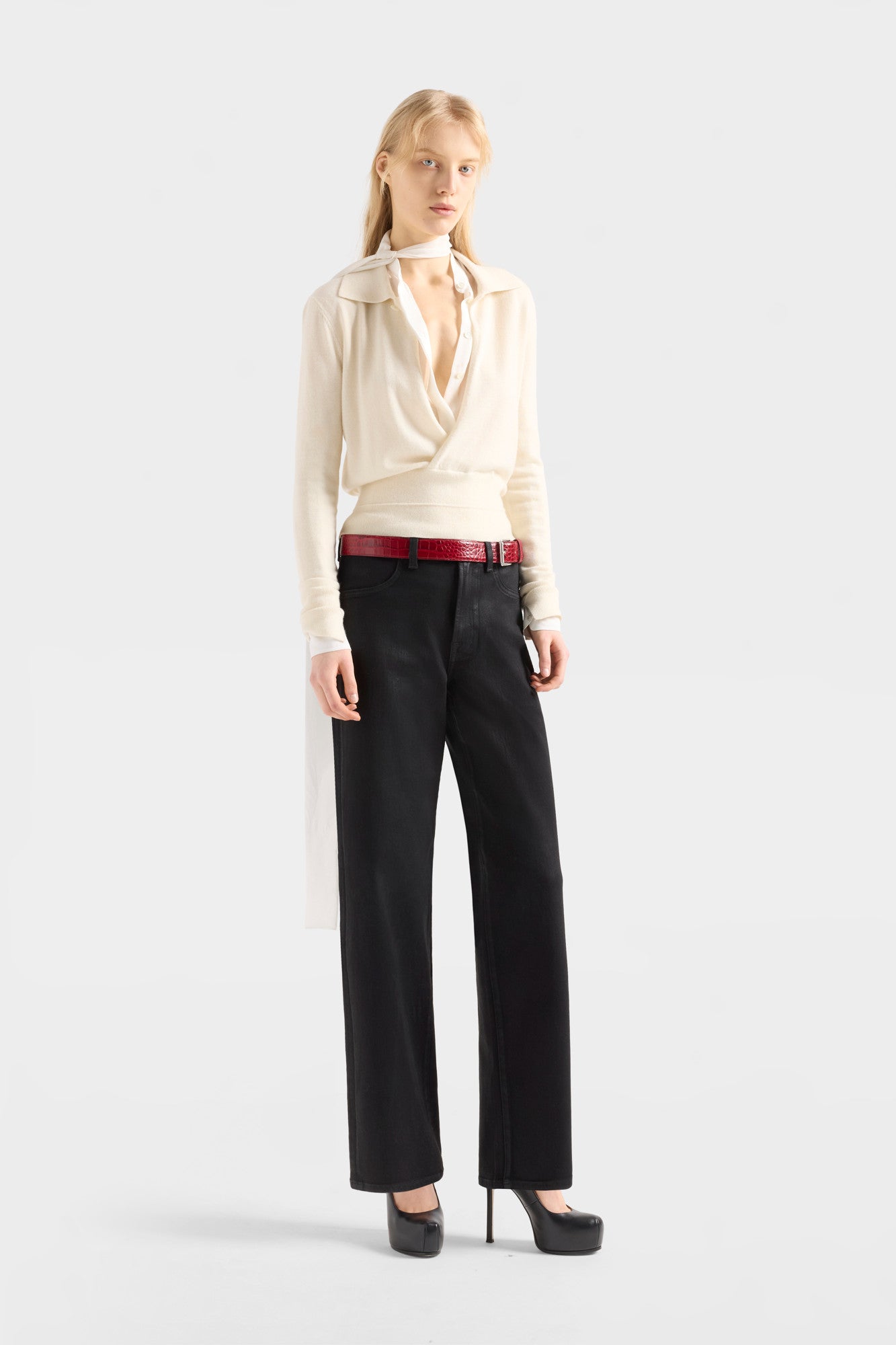 7-for-all-mankind-stovepipe-straight-coated-denim-black-damen-jeans image 2