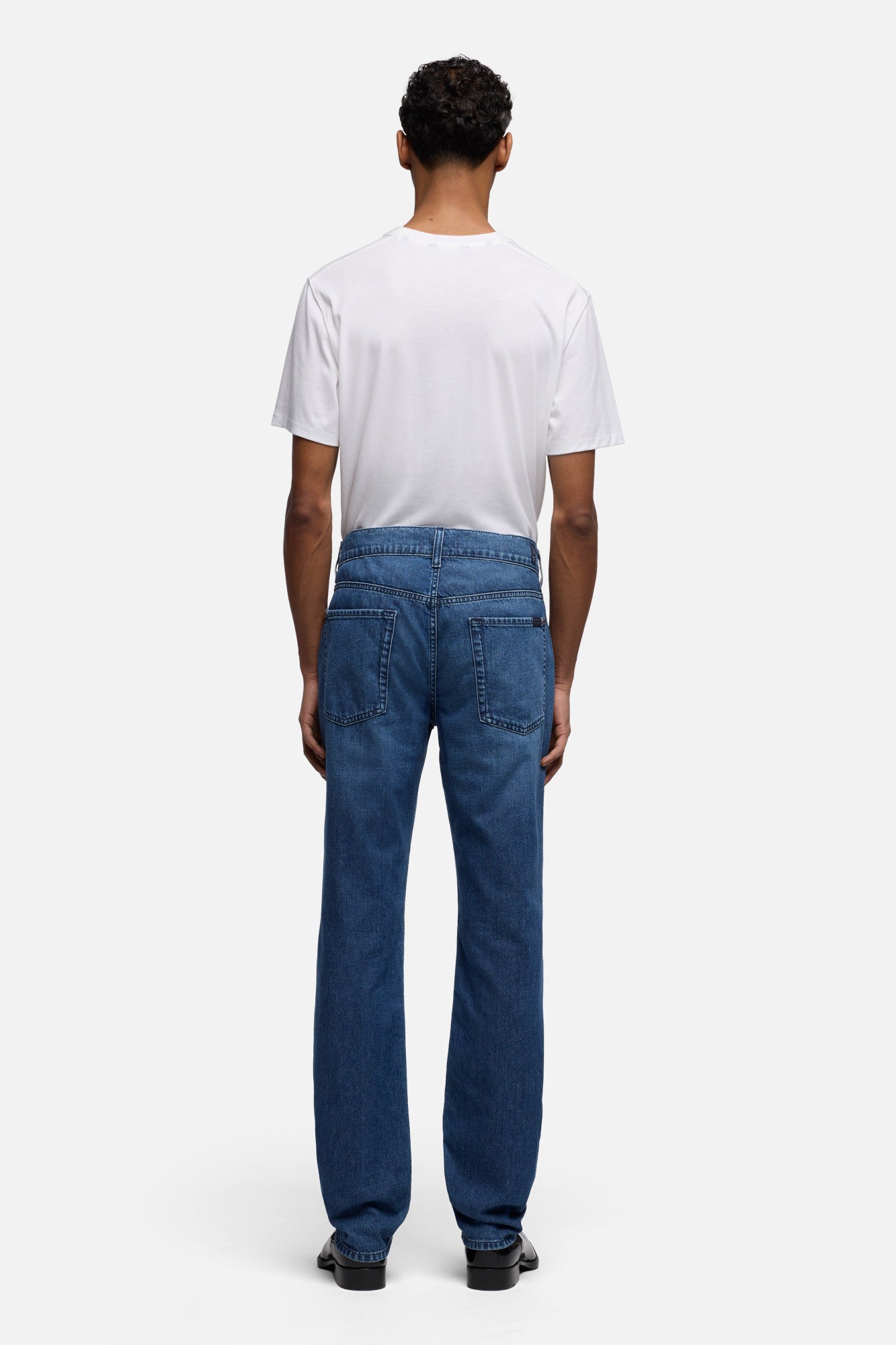 7-for-all-mankind-the-straight-herren-jeans-in-silk-denim-cosmos image 5