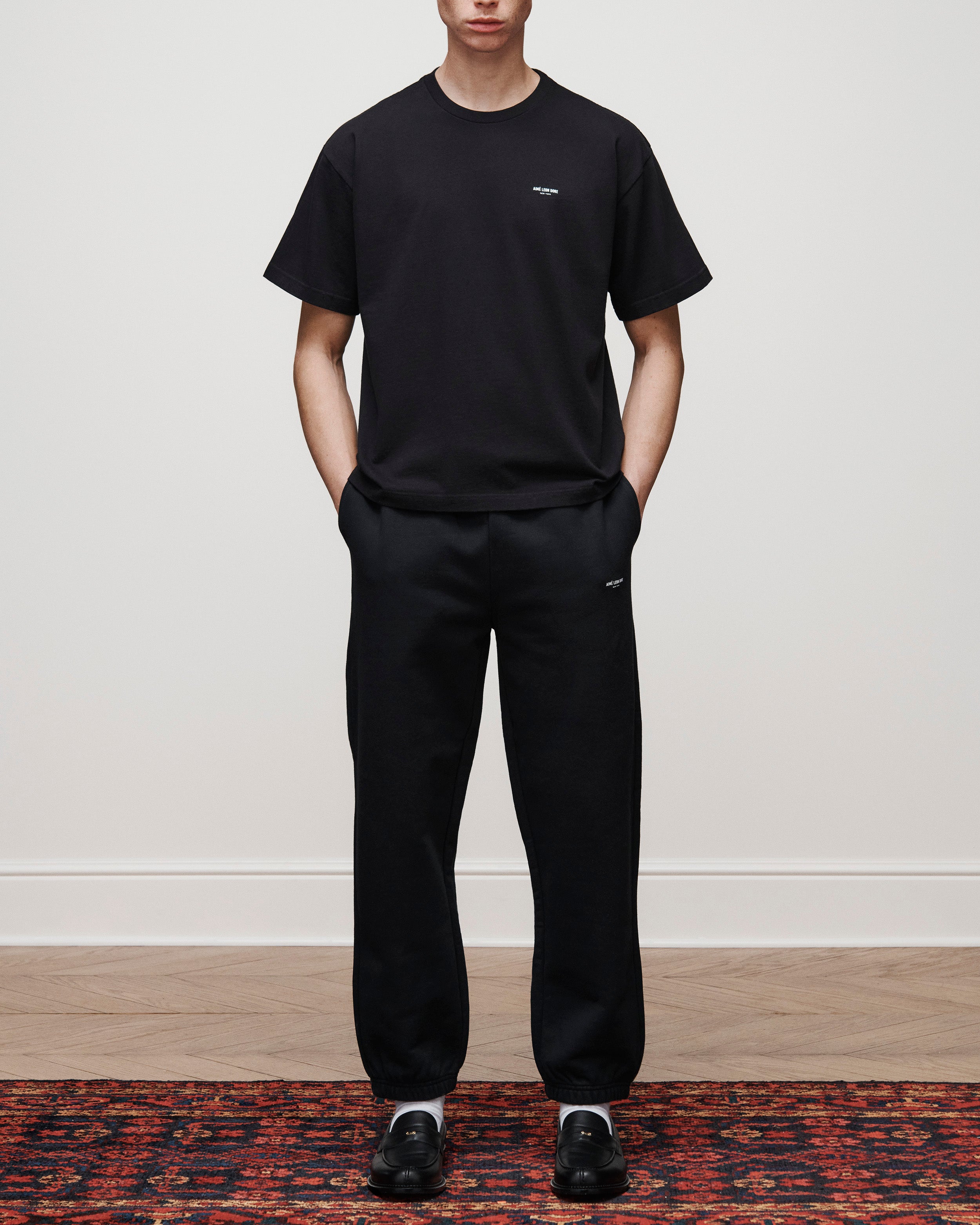 aim-leon-dore-micro-logo-sweatpants-schwarz-heavy-fleece image 3
