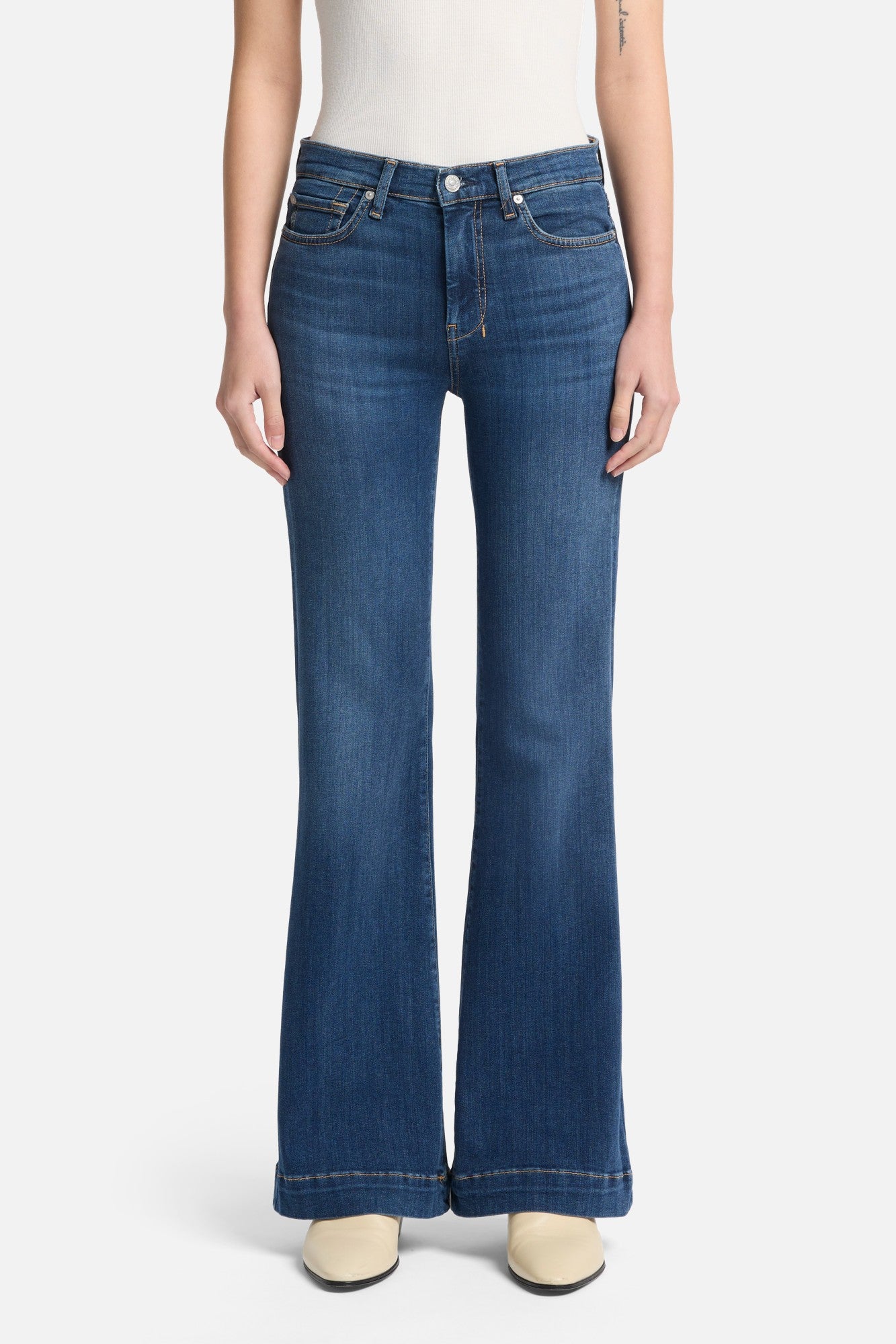 7-for-all-mankind-tailorless-slim-illusion-luxe-dojo-jeans-love-story-wide-leg-d image 3