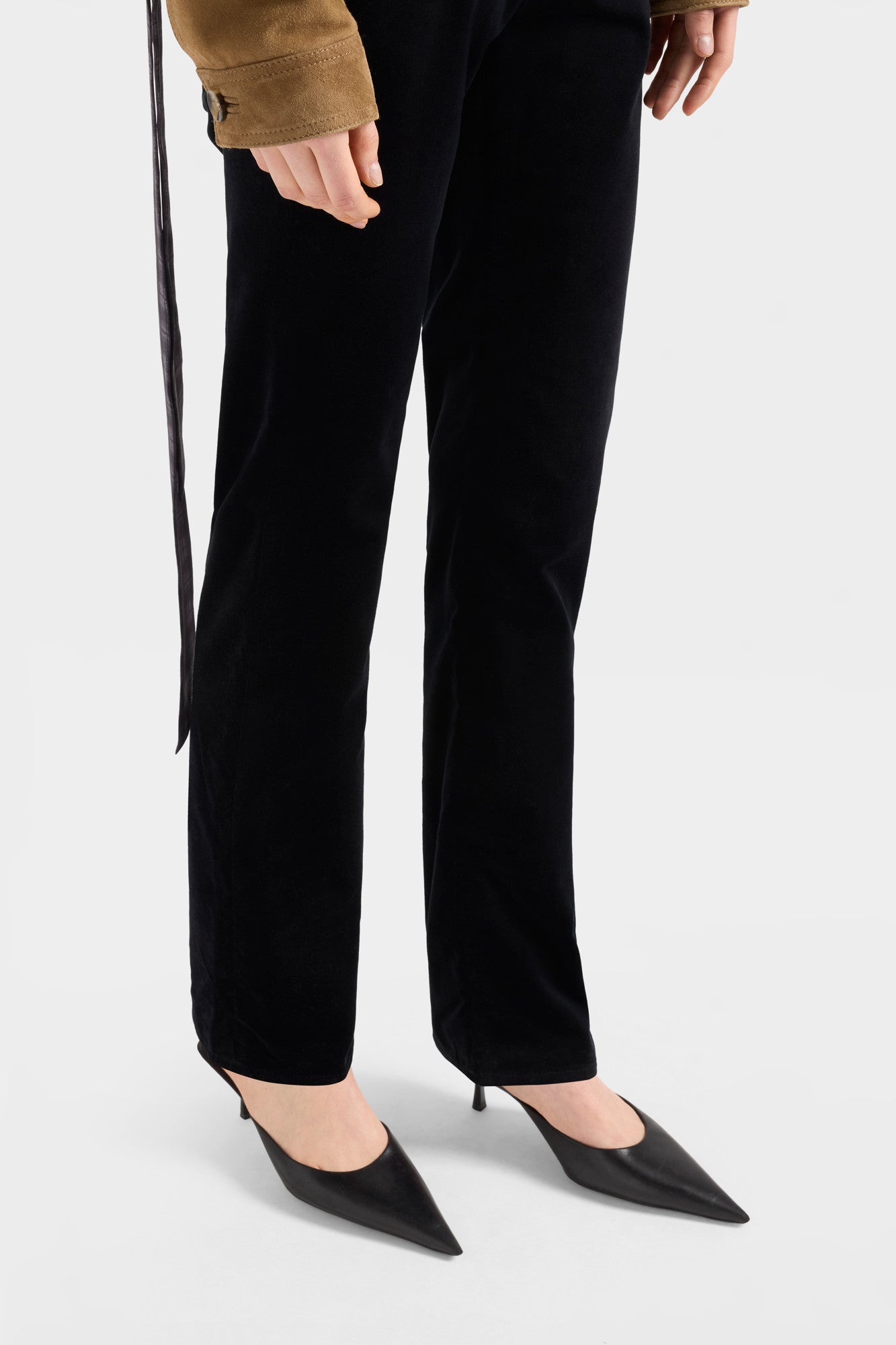 7-for-all-mankind-the-slim-samthose-velvet-black-damen image 6