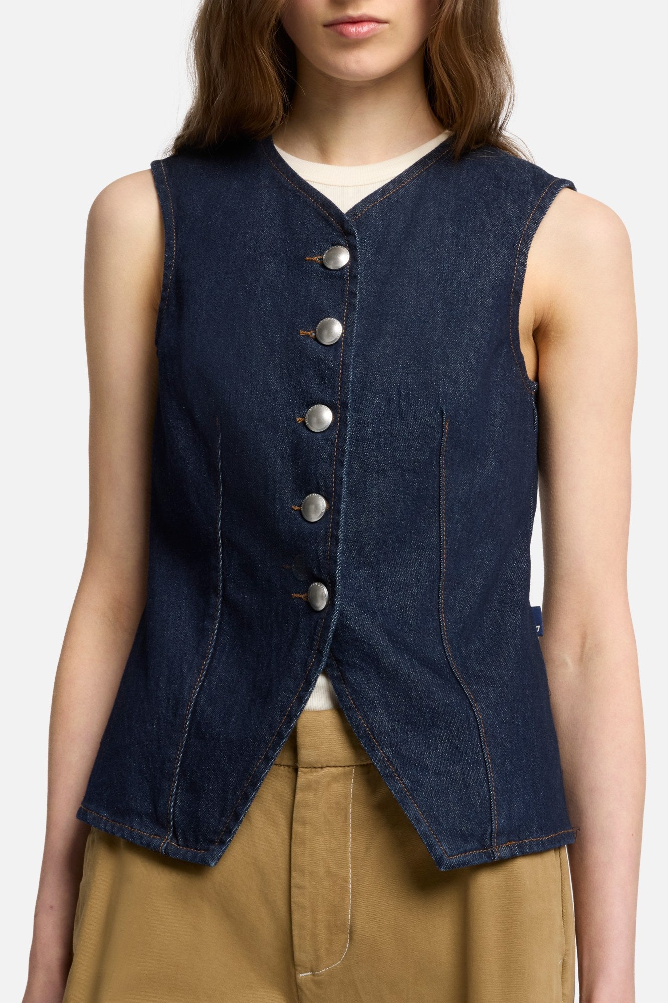 7-for-all-mankind-mankind-lady-denim-weste-in-smoove image 4