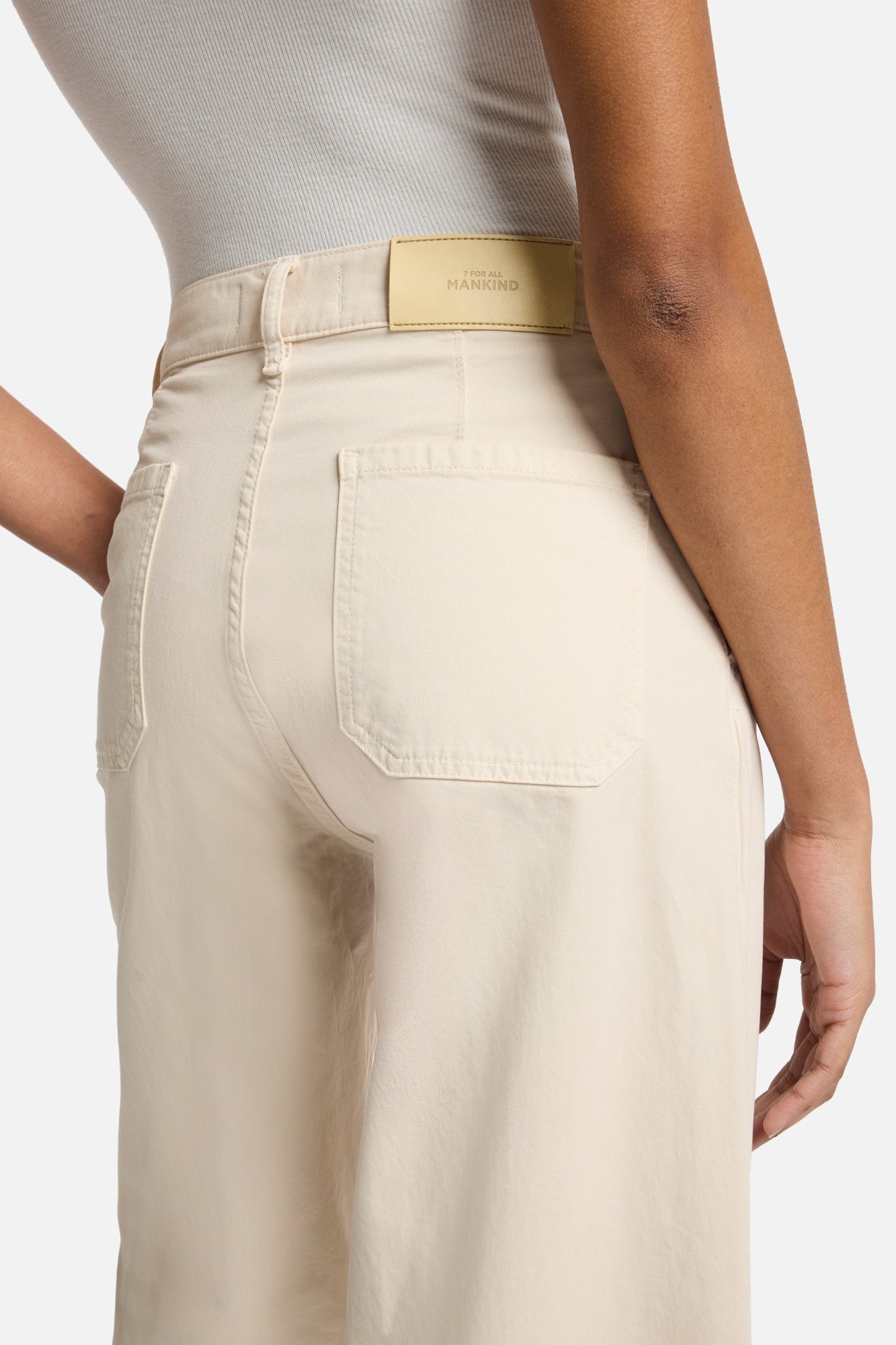 7-for-all-mankind-comfort-twill-bonnie-barrel-hose-in-creme image 4