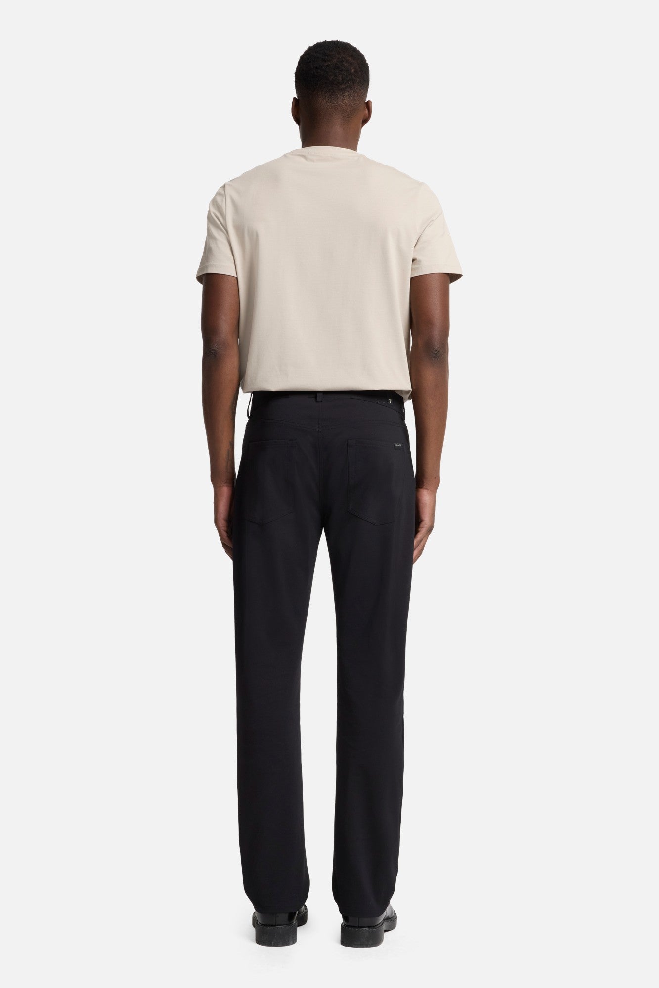 7-for-all-mankind-luxe-performance-knit-straight-herren-hose-in-black image 5