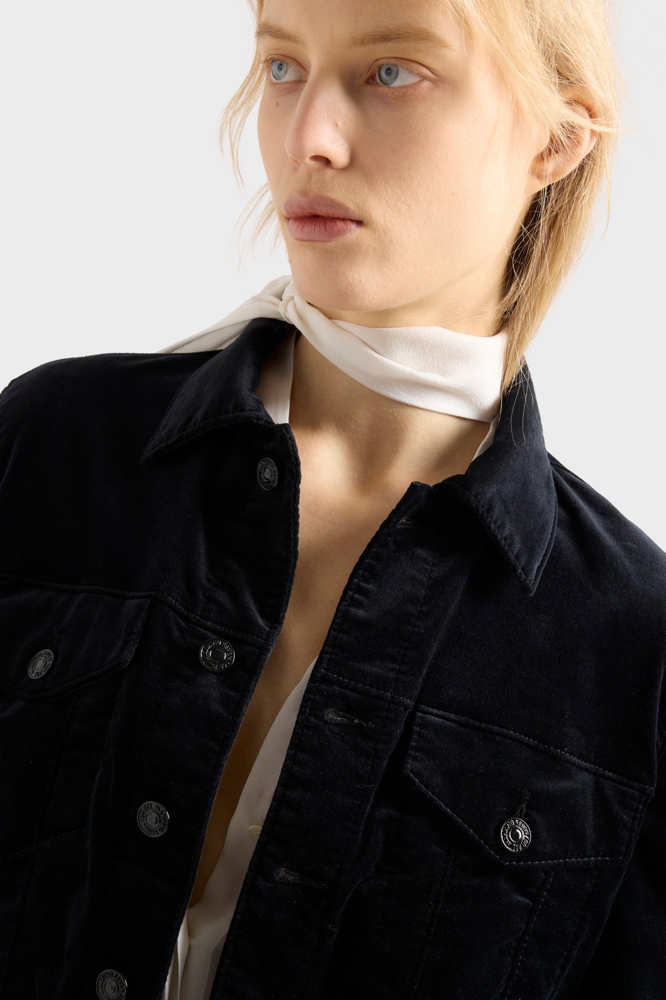 7-for-all-mankind-adi-trucker-jacket-in-velvet-black-damen-samt-jacke image 4