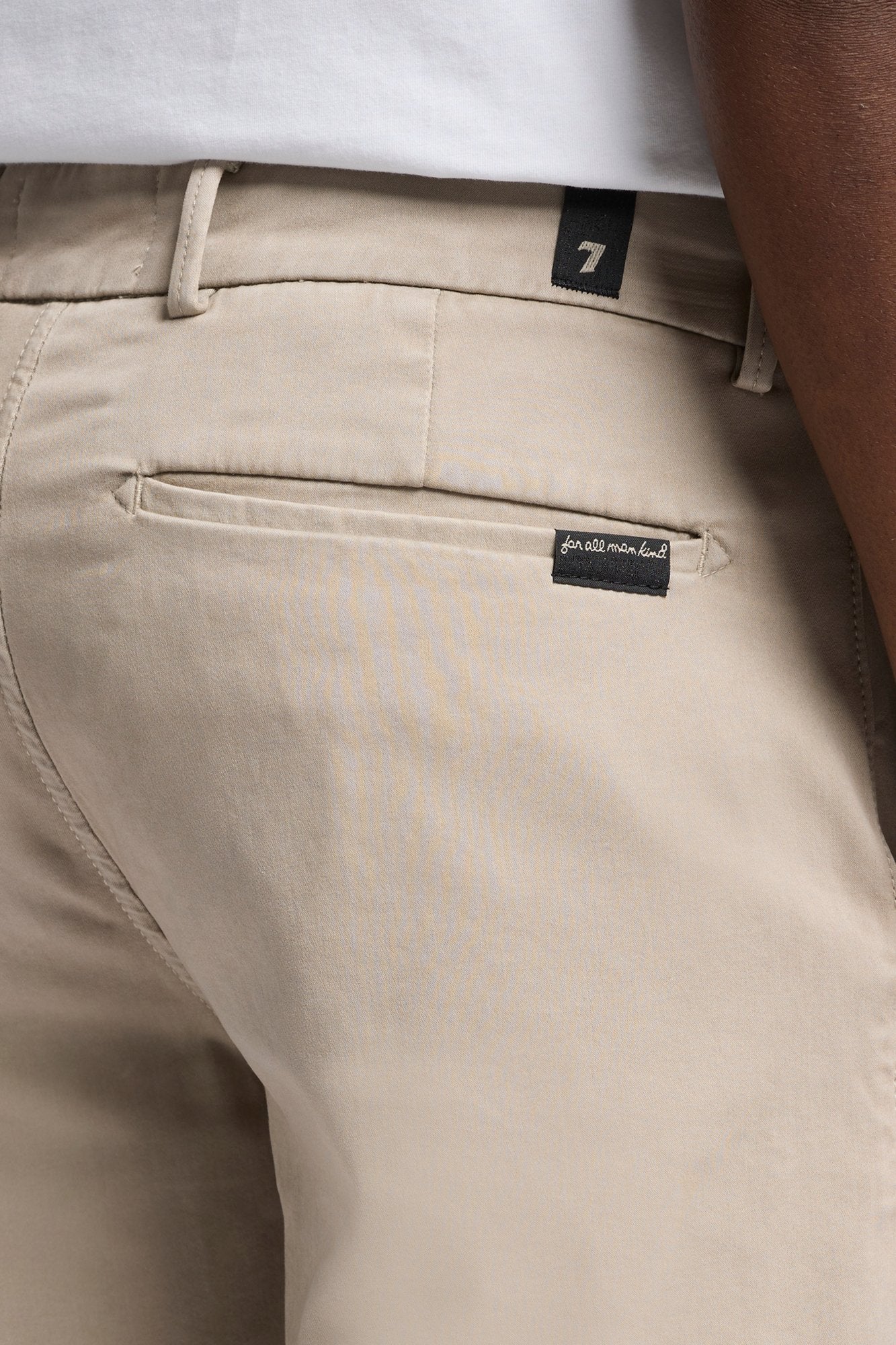 7-for-all-mankind-luxe-performance-andrew-short-sunbuff image 4