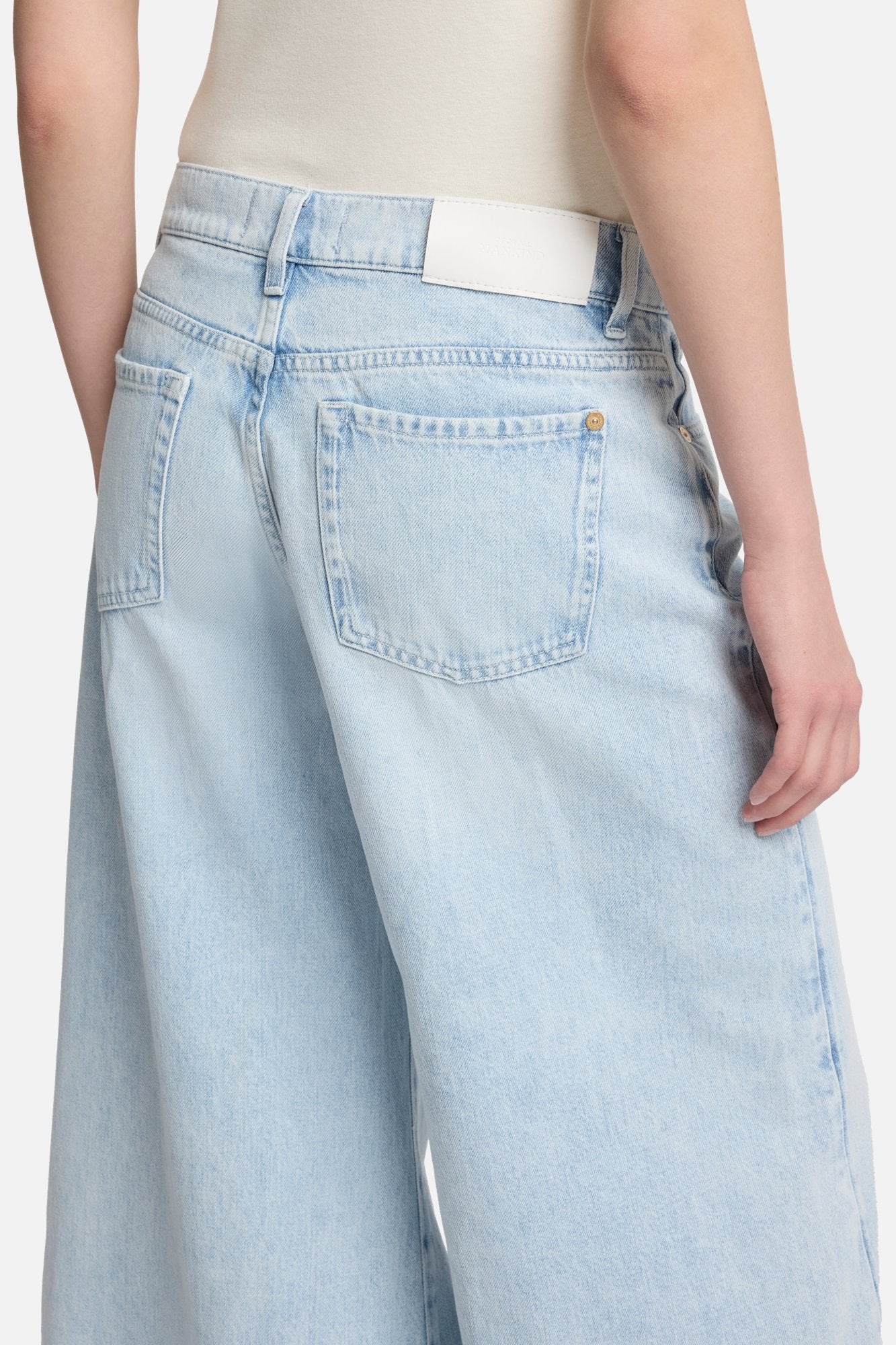 7-for-all-mankind-willow-palazzo-wide-leg-hose-in-clean-slate-hell image 4