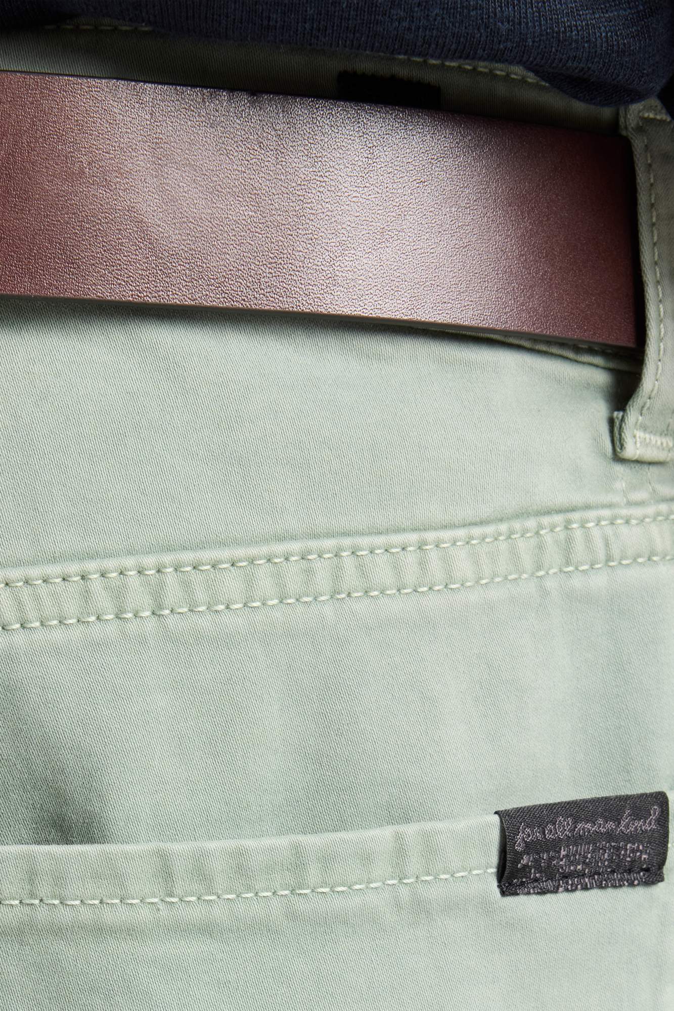 7-for-all-mankind-the-straight-herren-chino-luxe-sateen-leaf image 4