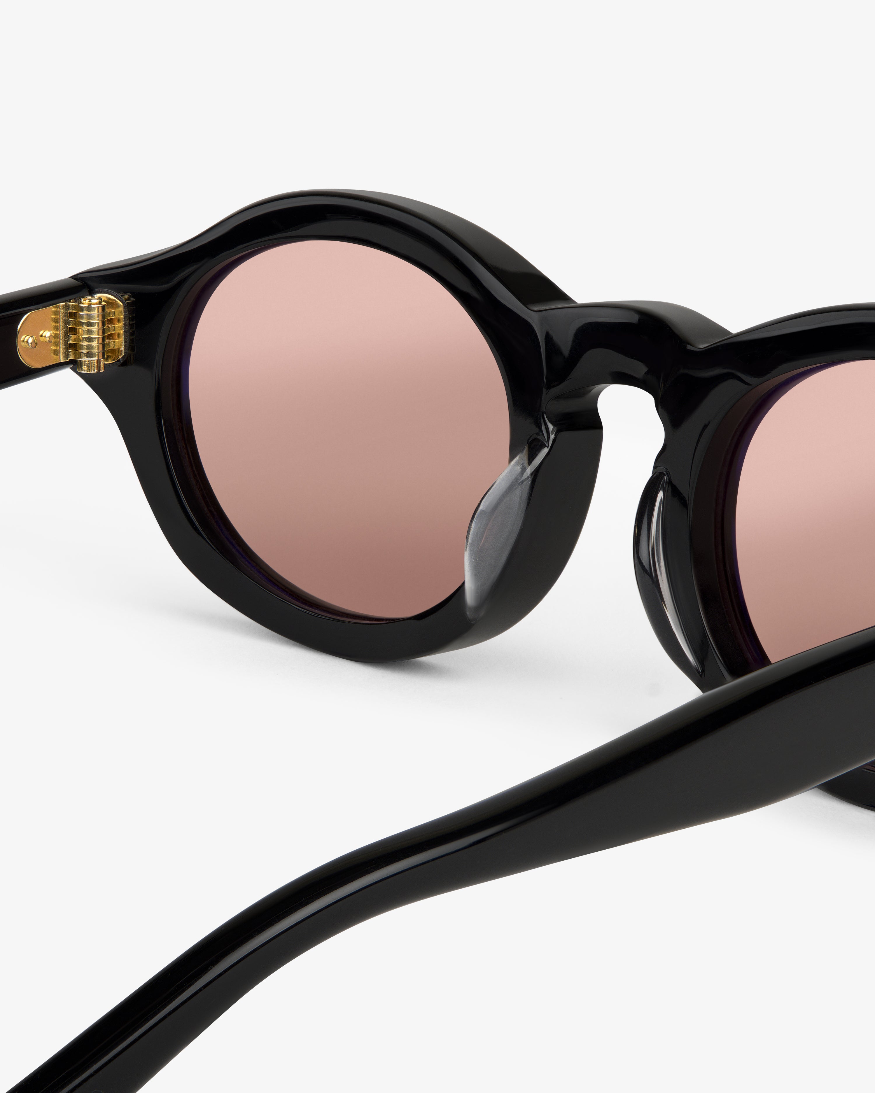 aim-leon-dore-on-sis-sonnenbrille-schwarz-mit-rot-verlauf image 5
