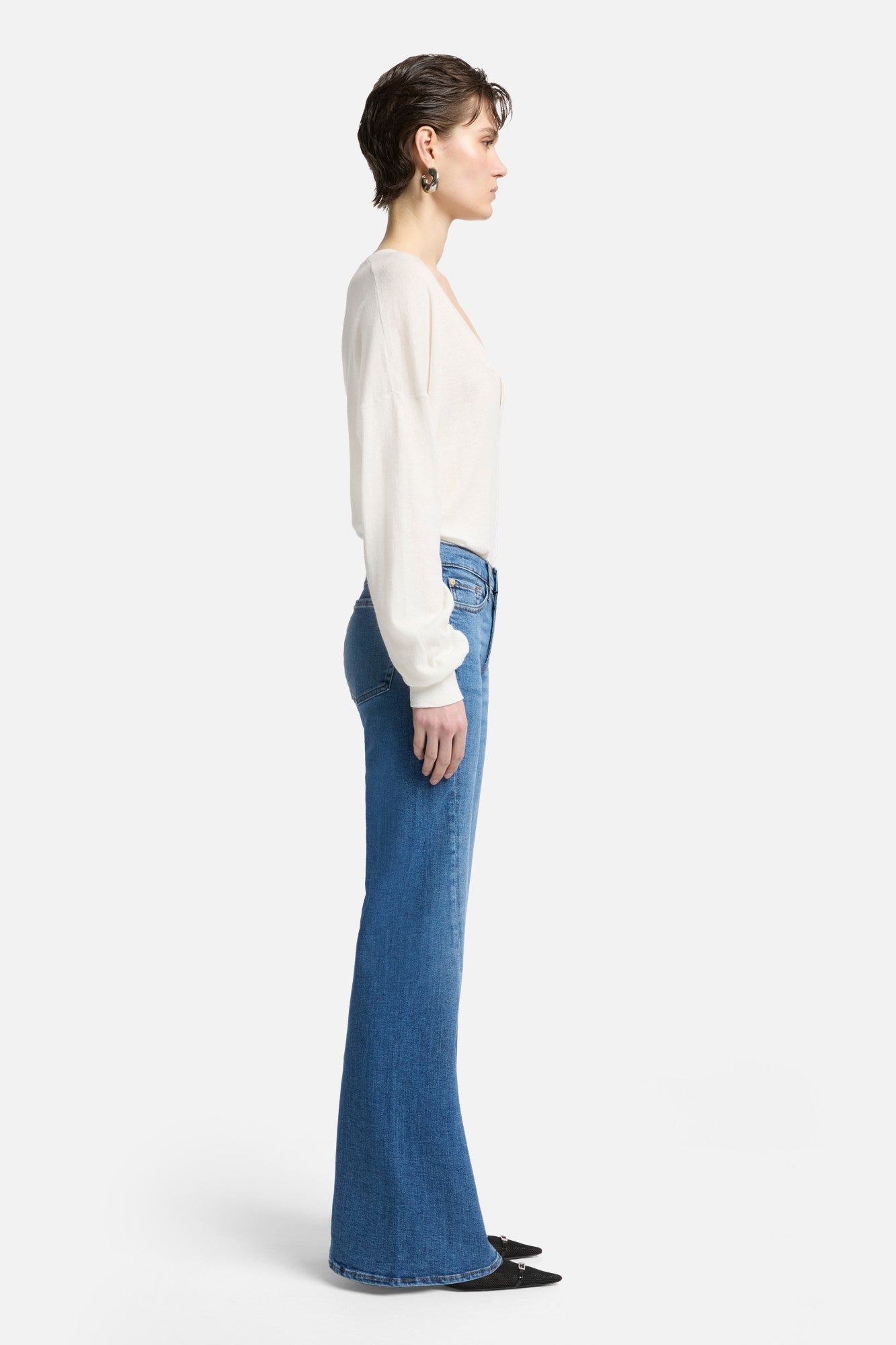 7-for-all-mankind-slim-illusion-twisted-seam-tailorless-dojo-jeans-in-yuma image 6