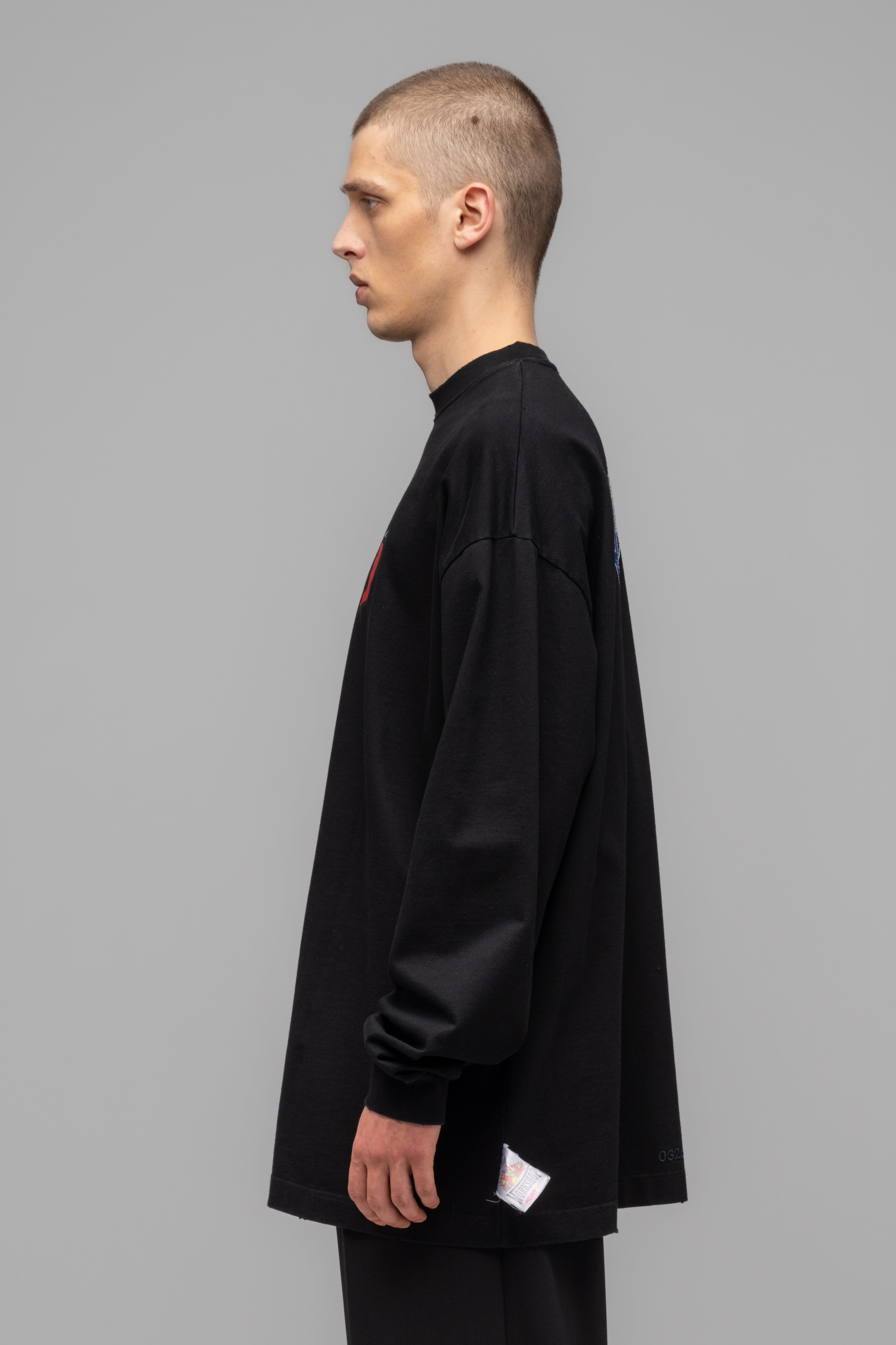 032c-office-fruit-oversized-longsleeve-washed-black image 7