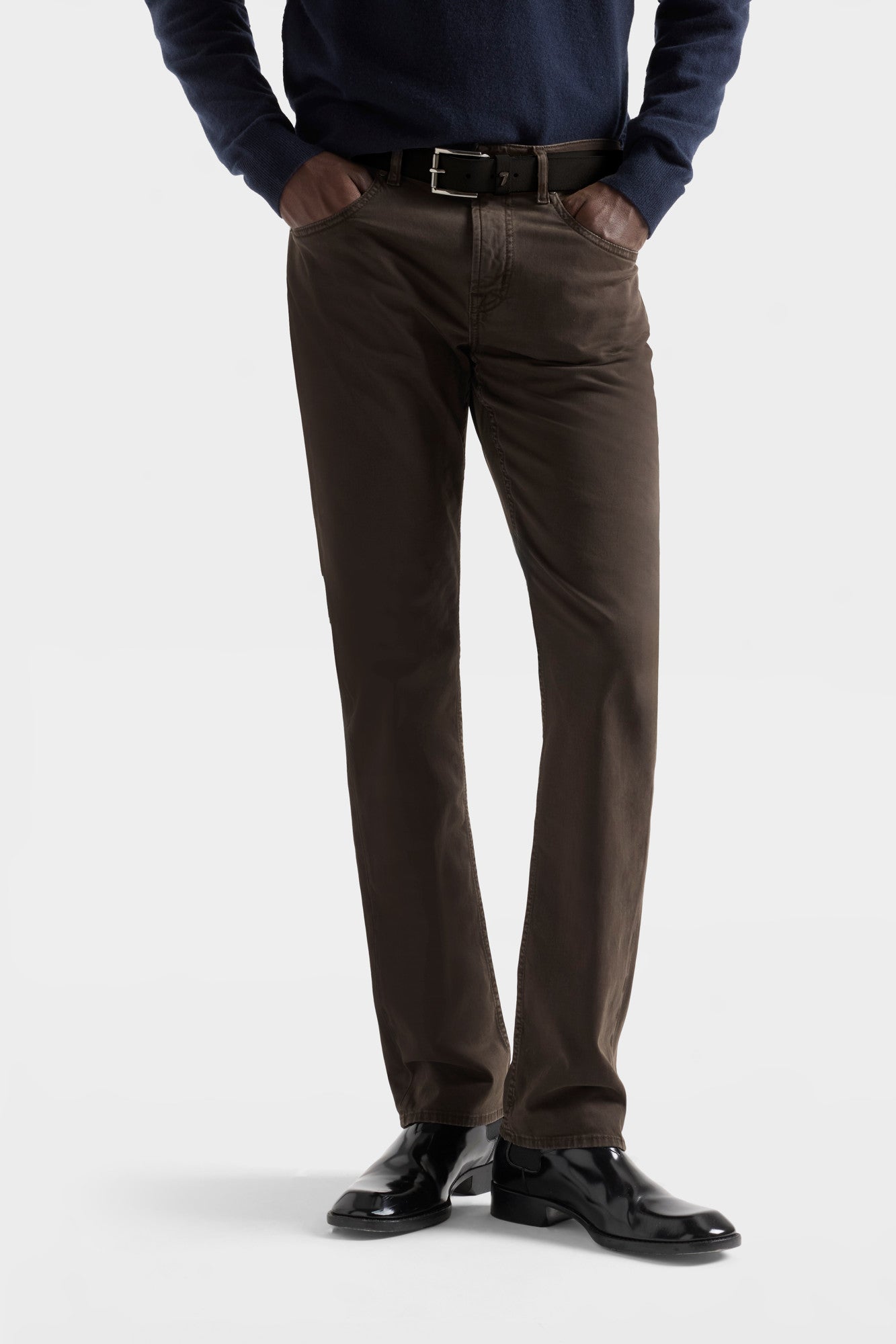 7-for-all-mankind-the-straight-hose-herren-molasses-luxe-performance-sateen image 3