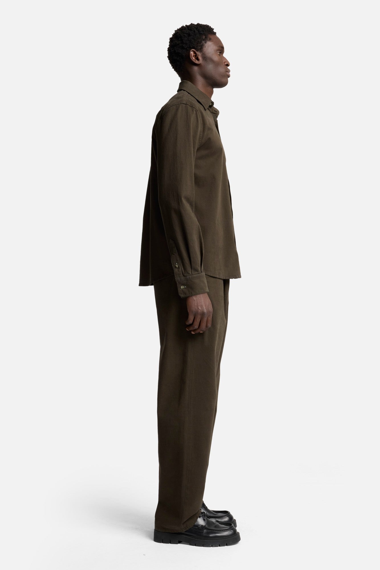 7-for-all-mankind-comfort-twill-button-up-shirt-herren-hemd-in-dark-olive image 6