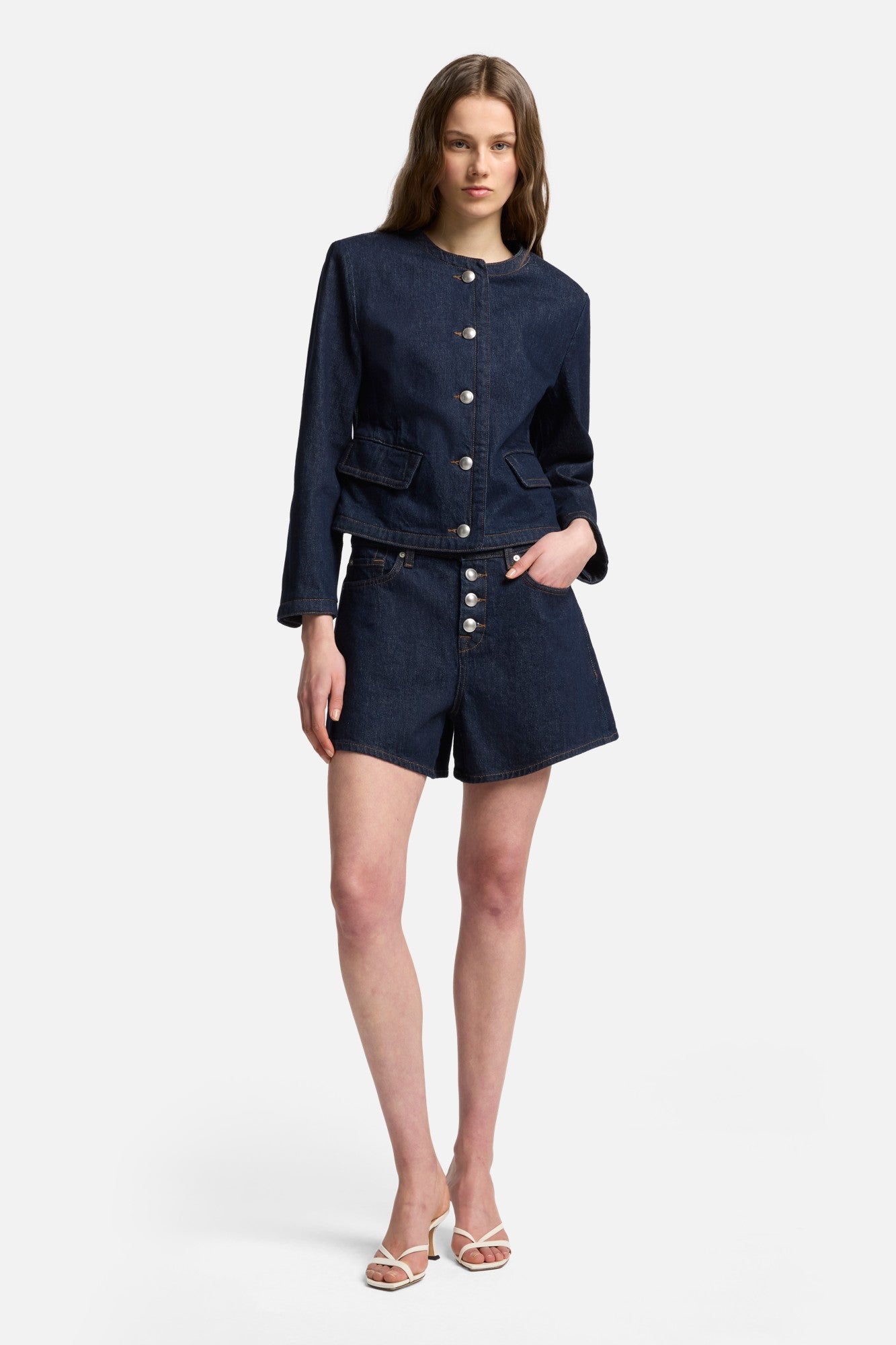 7-for-all-mankind-kori-shorts-in-smoove-damen-denim-shorts image 2