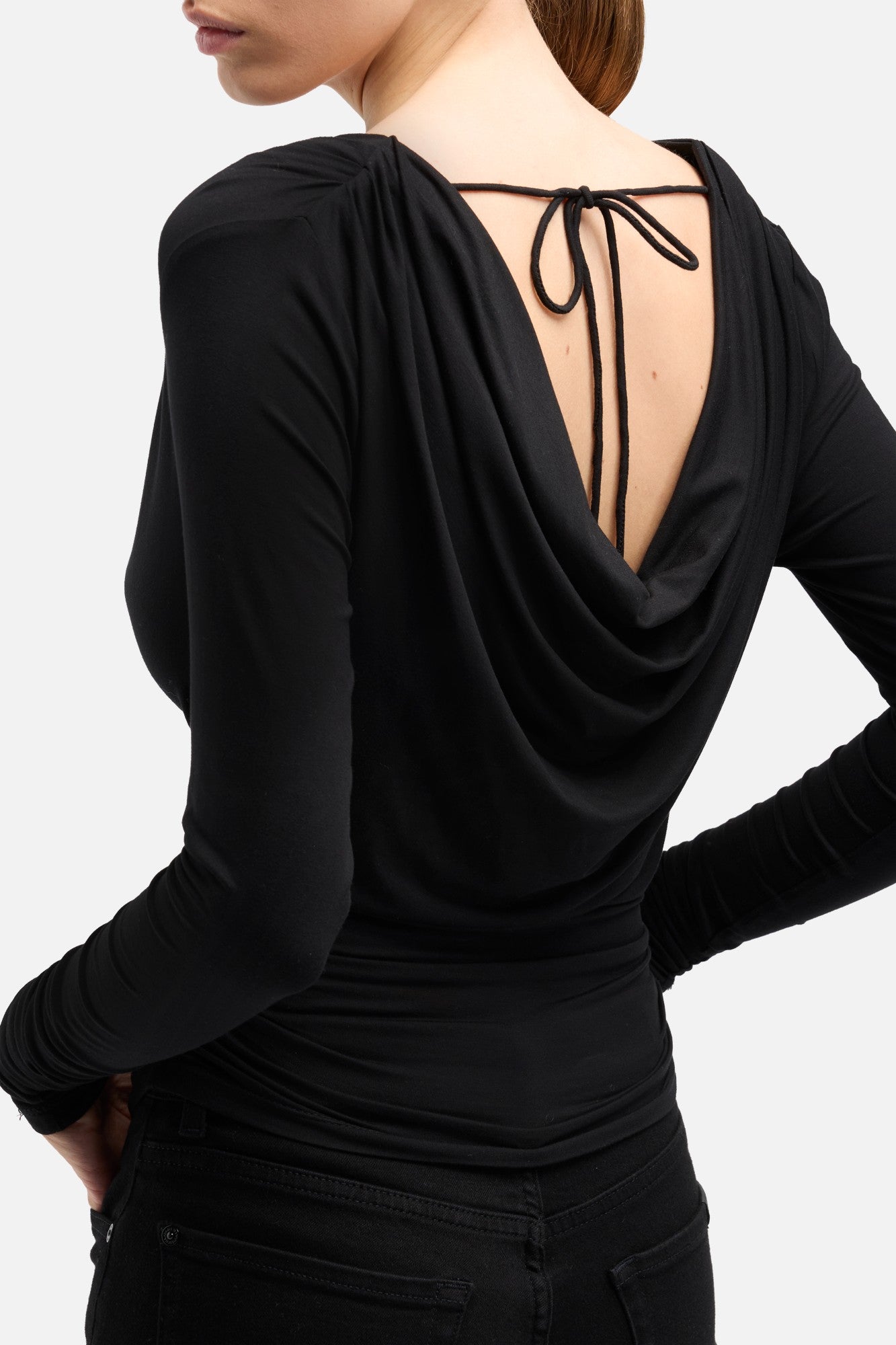 7-for-all-mankind-long-sleeve-draped-top-langarm-drap-top-in-black image 4