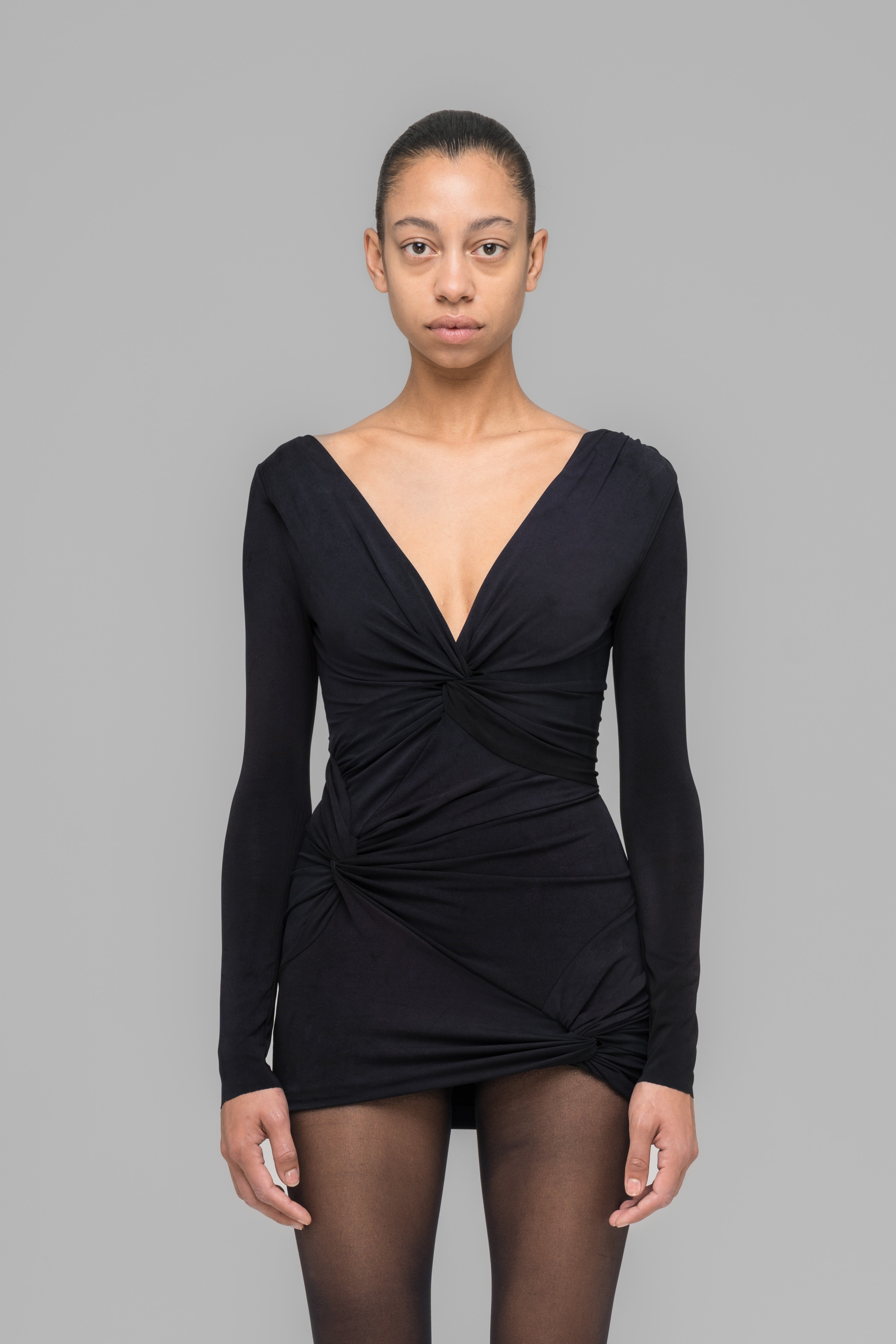 032c-swan-draped-minikleid-schwarz-mit-knoten-und-v-ausschnitt image 2