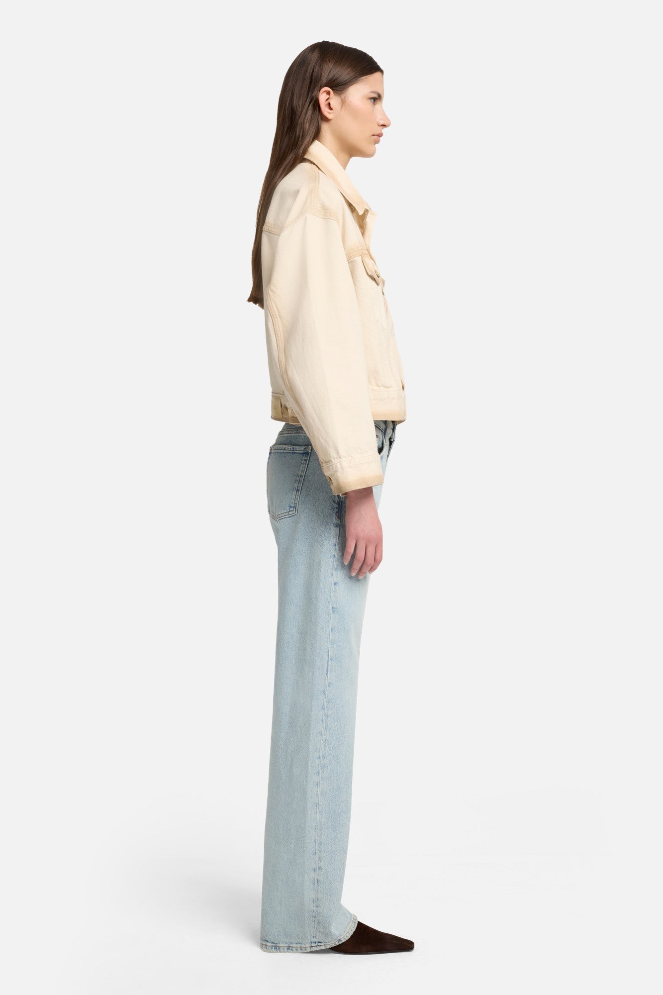 7-for-all-mankind-oli-cropped-trucker-jacke-in-sand-beach image 6