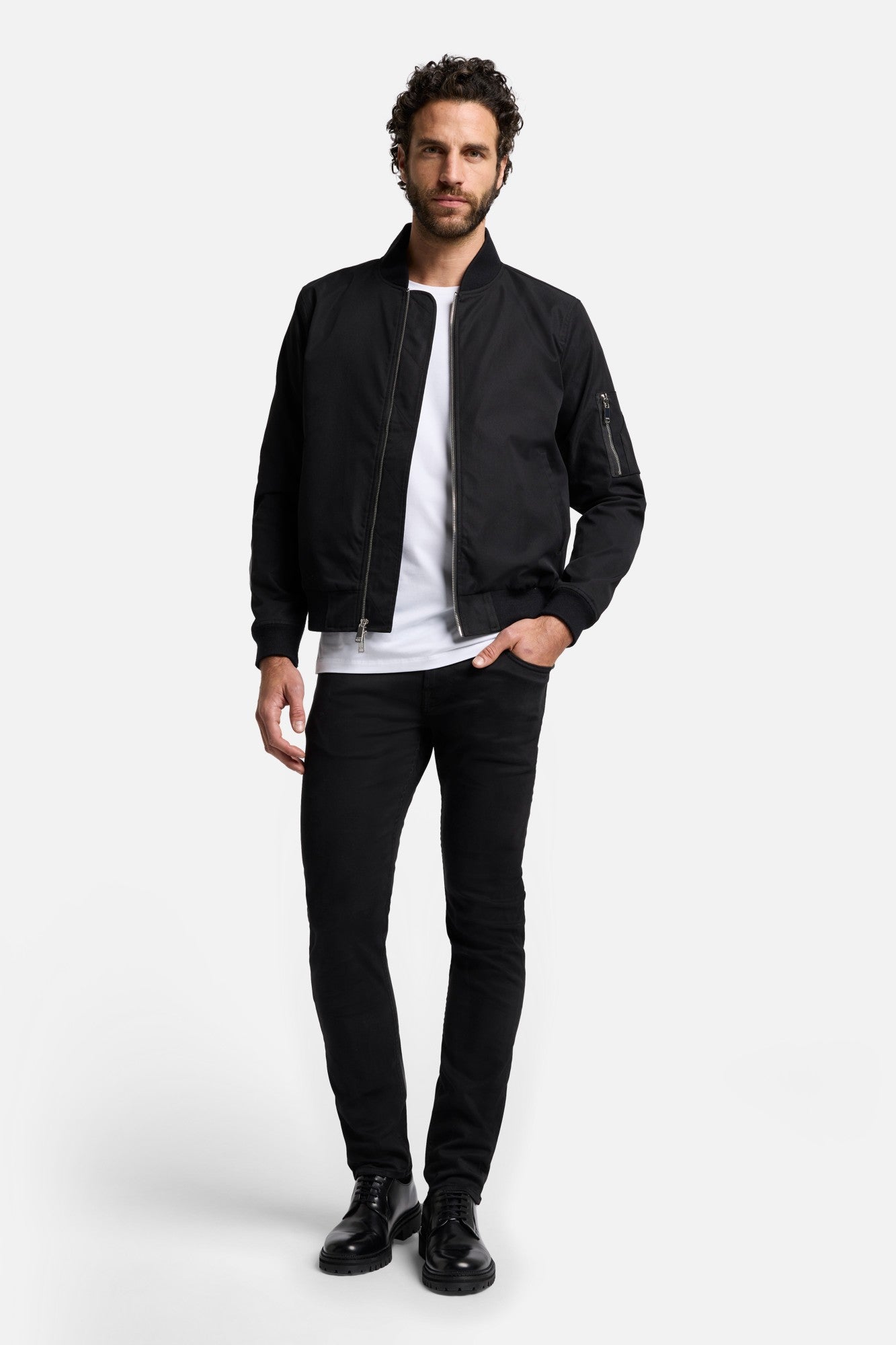 7-for-all-mankind-luxe-performance-plus-paxtyn-skinny-jeans-in-black image 1