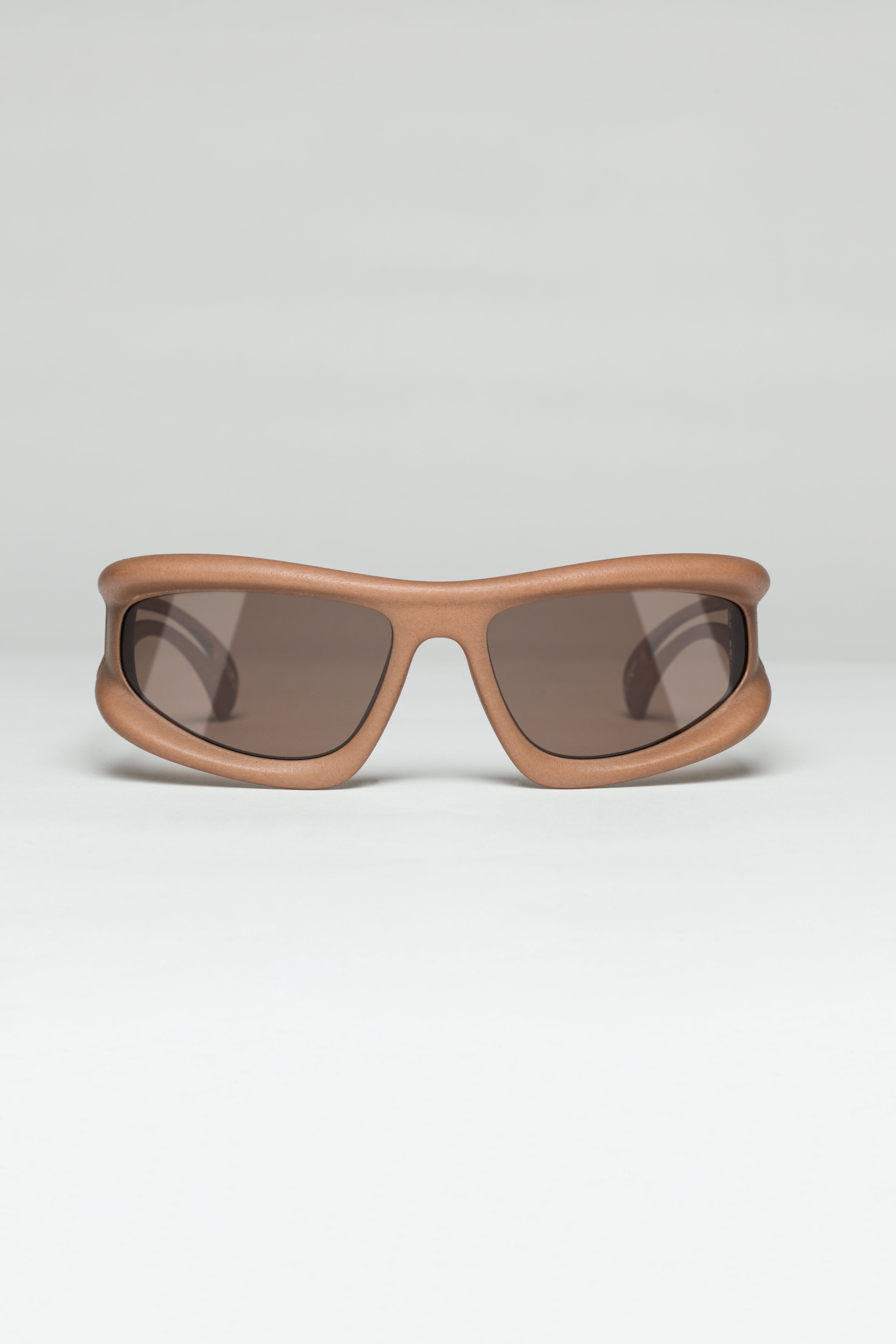 mykita-032c-marfa-sonnenbrille-cashmere-grey-unisex image 1