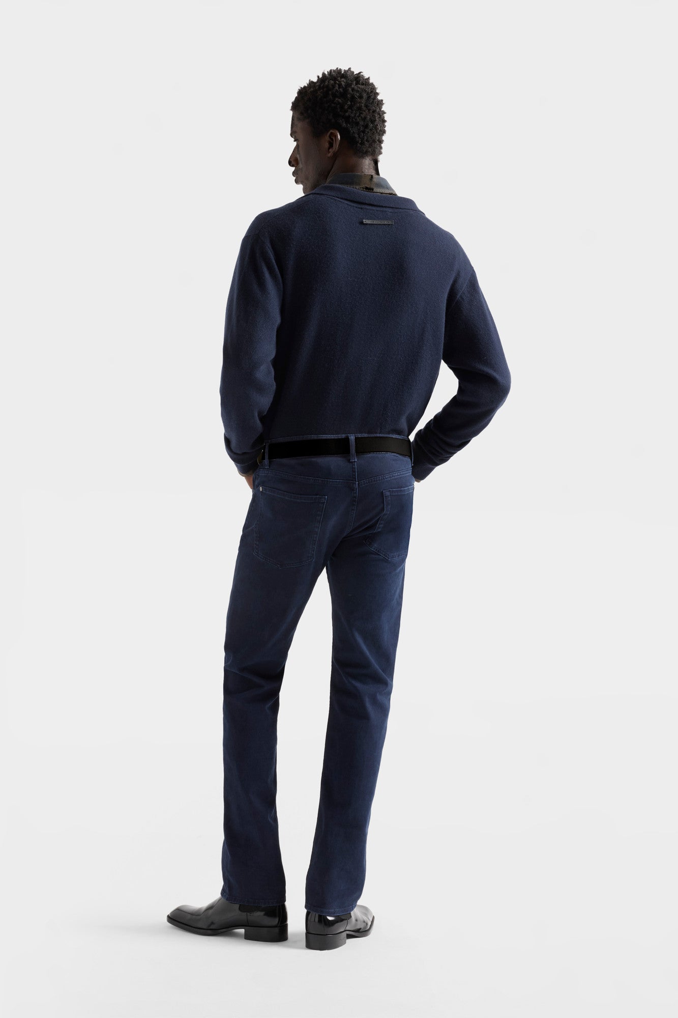 7-for-all-mankind-the-straight-herren-jeans-in-denim-dusk-smoke image 5