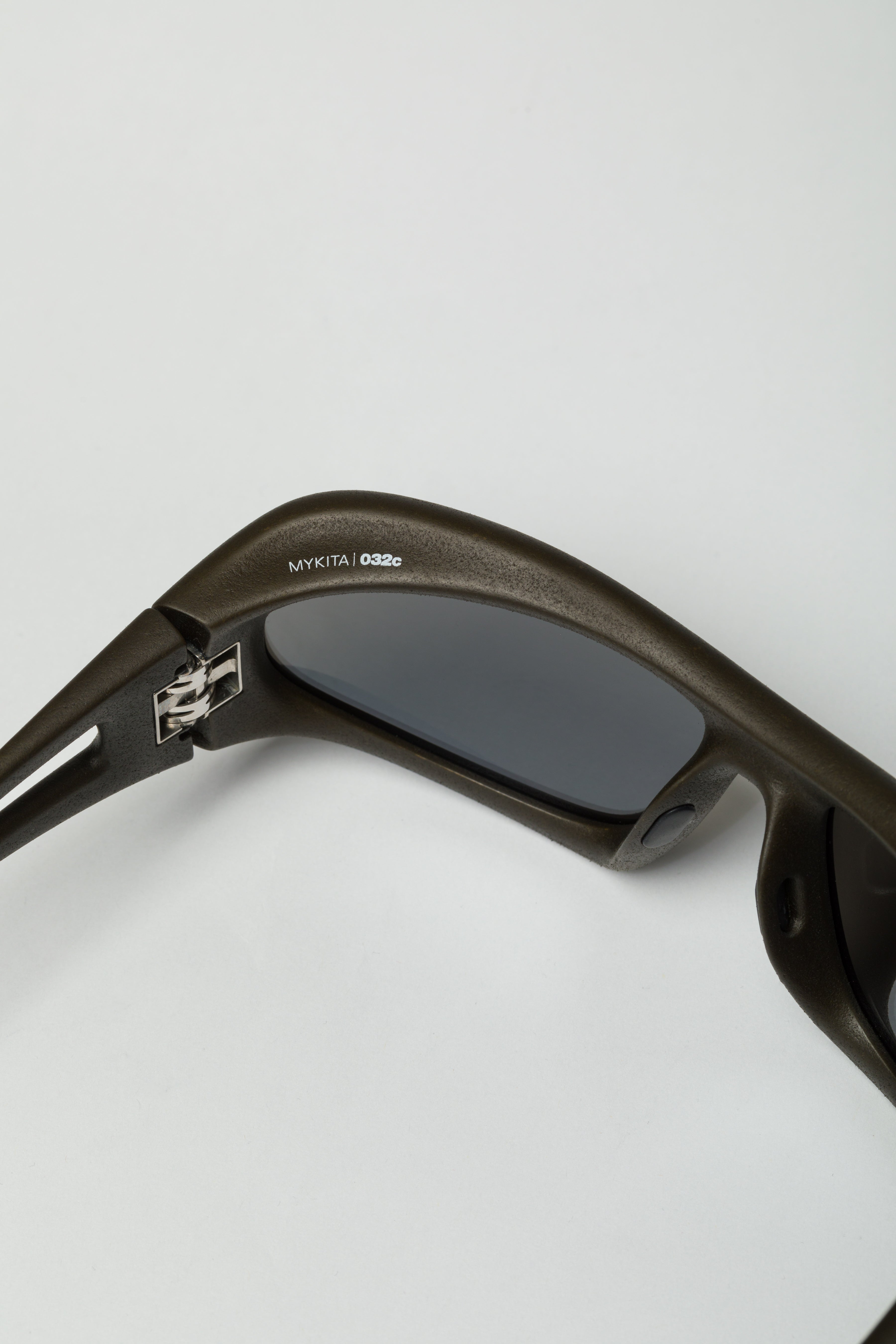 mykita-x-032c-marfa-sonnenbrille-ebony-brown image 4