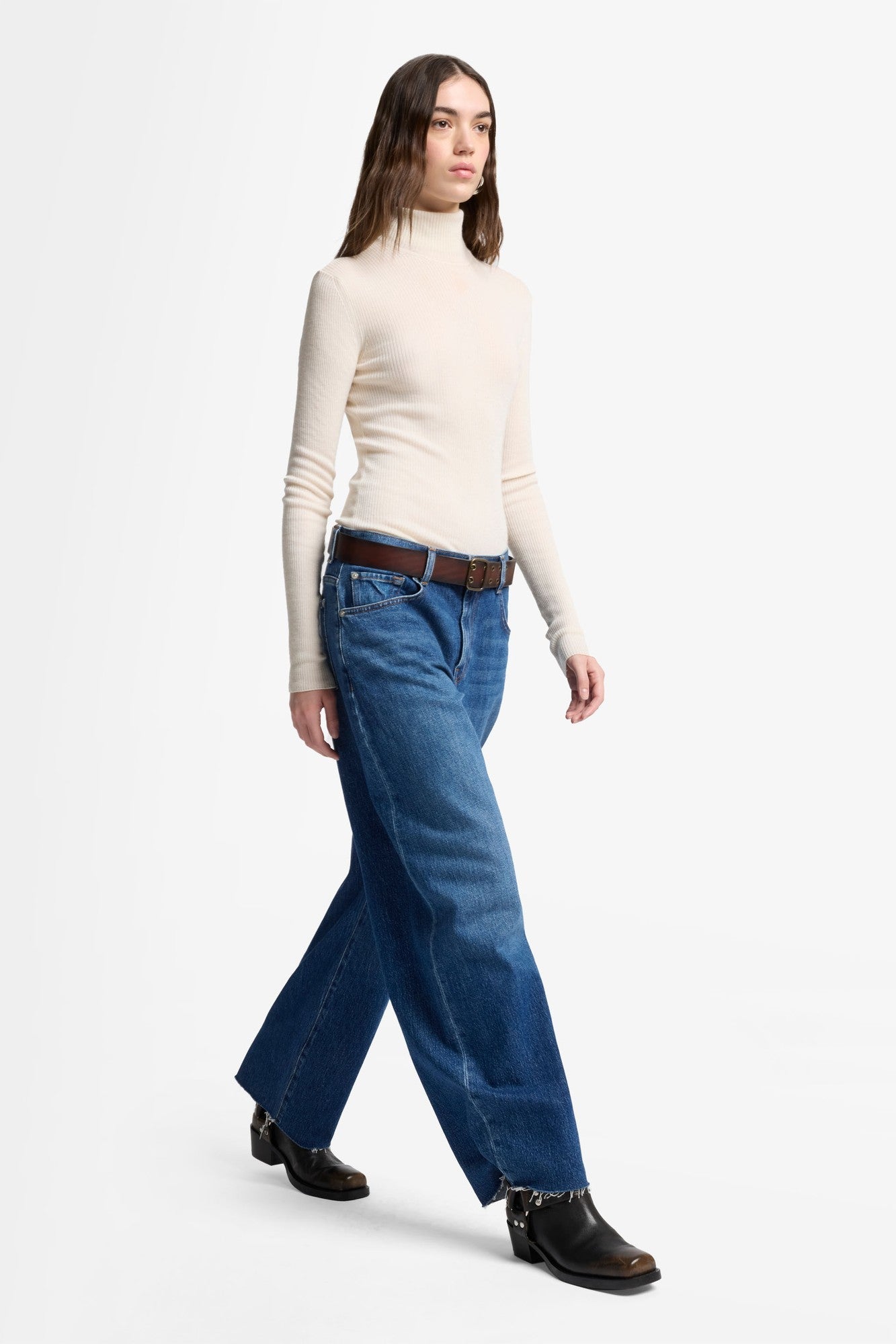 7-for-all-mankind-bonnie-barrel-leg-jeans-mankind-artifact image 7