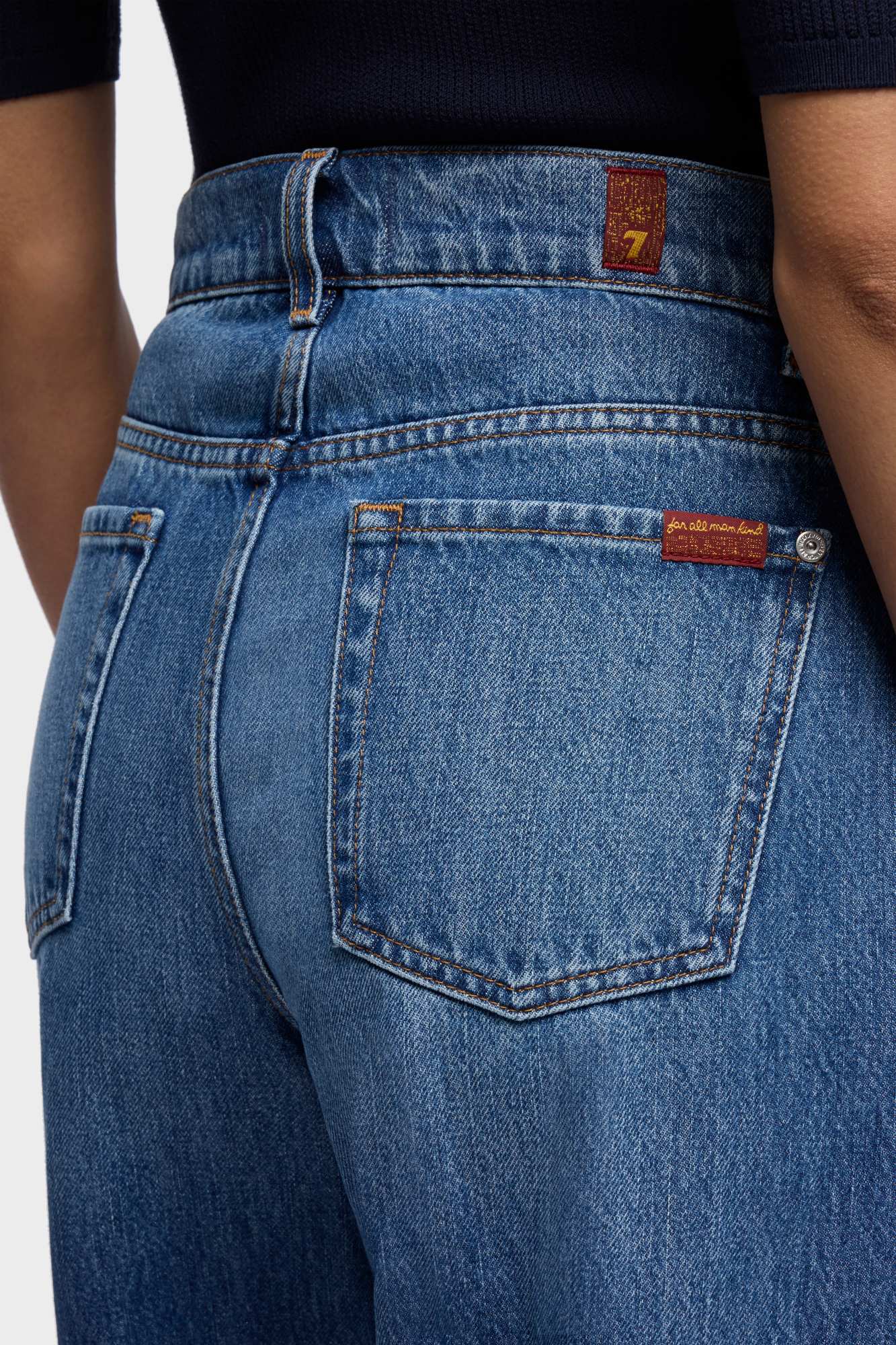 7-for-all-mankind-bonnie-curvilinear-barrel-jeans-denim-darkwind image 4