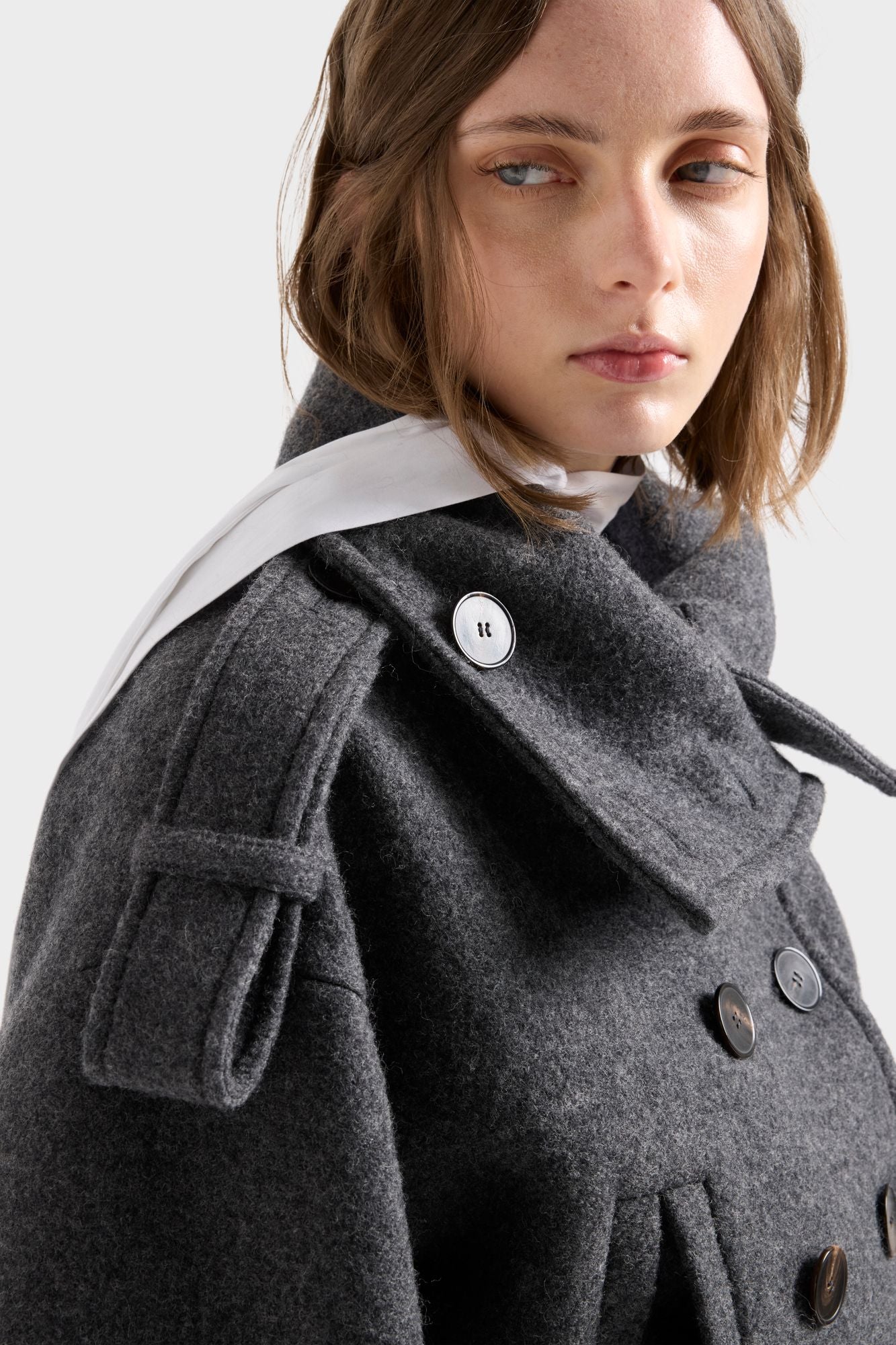 7-for-all-mankind-double-breasted-high-neck-short-coat-wollmantel-in-wool-gunmet image 4