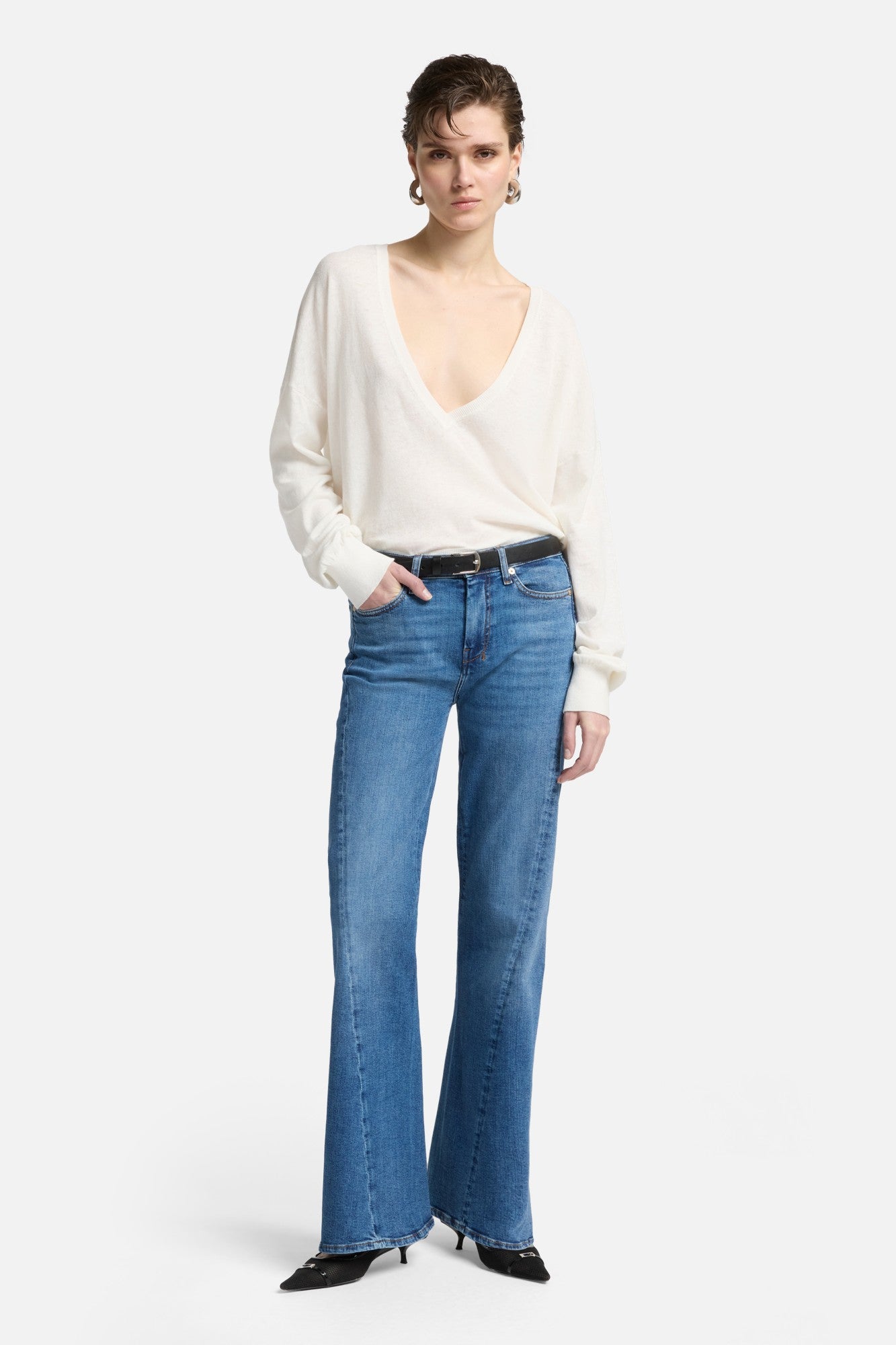 7-for-all-mankind-slim-illusion-twisted-seam-tailorless-dojo-jeans-in-yuma image 2