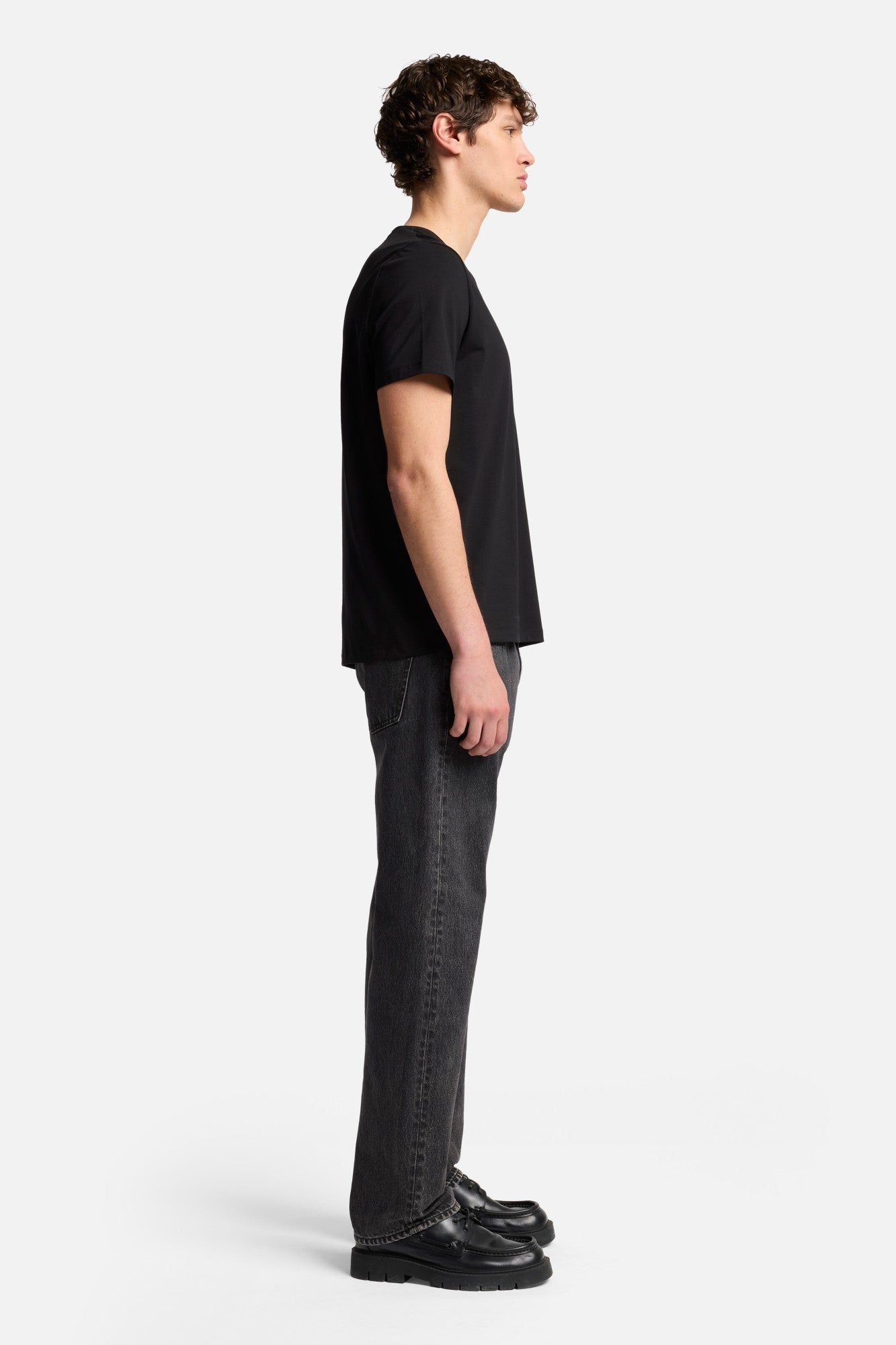 7-for-all-mankind-luxe-performance-v-neck-t-shirt-black-herren image 6
