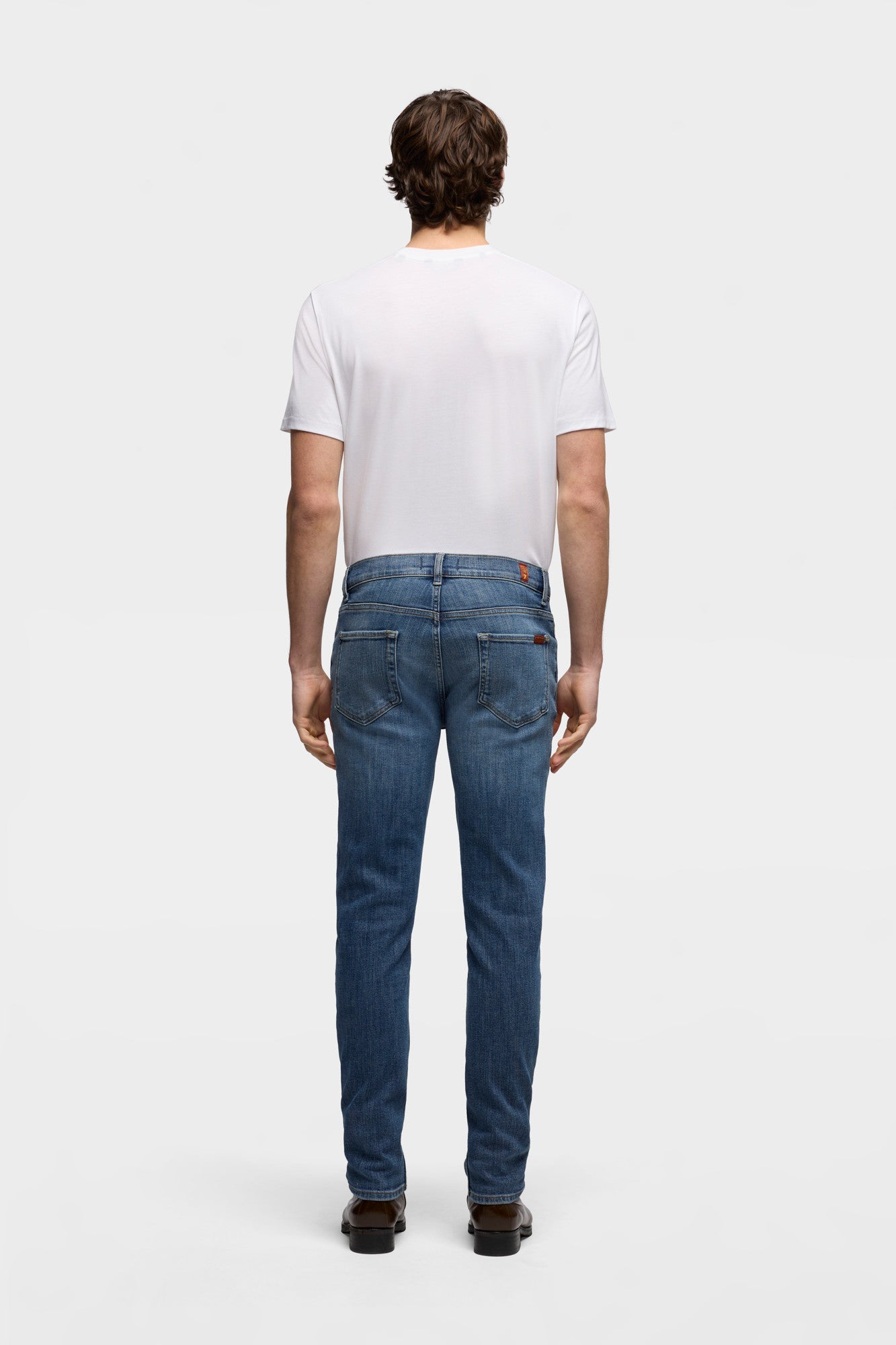 7-for-all-mankind-slimmy-tapered-jeans-in-luxe-vintage-covewash image 5