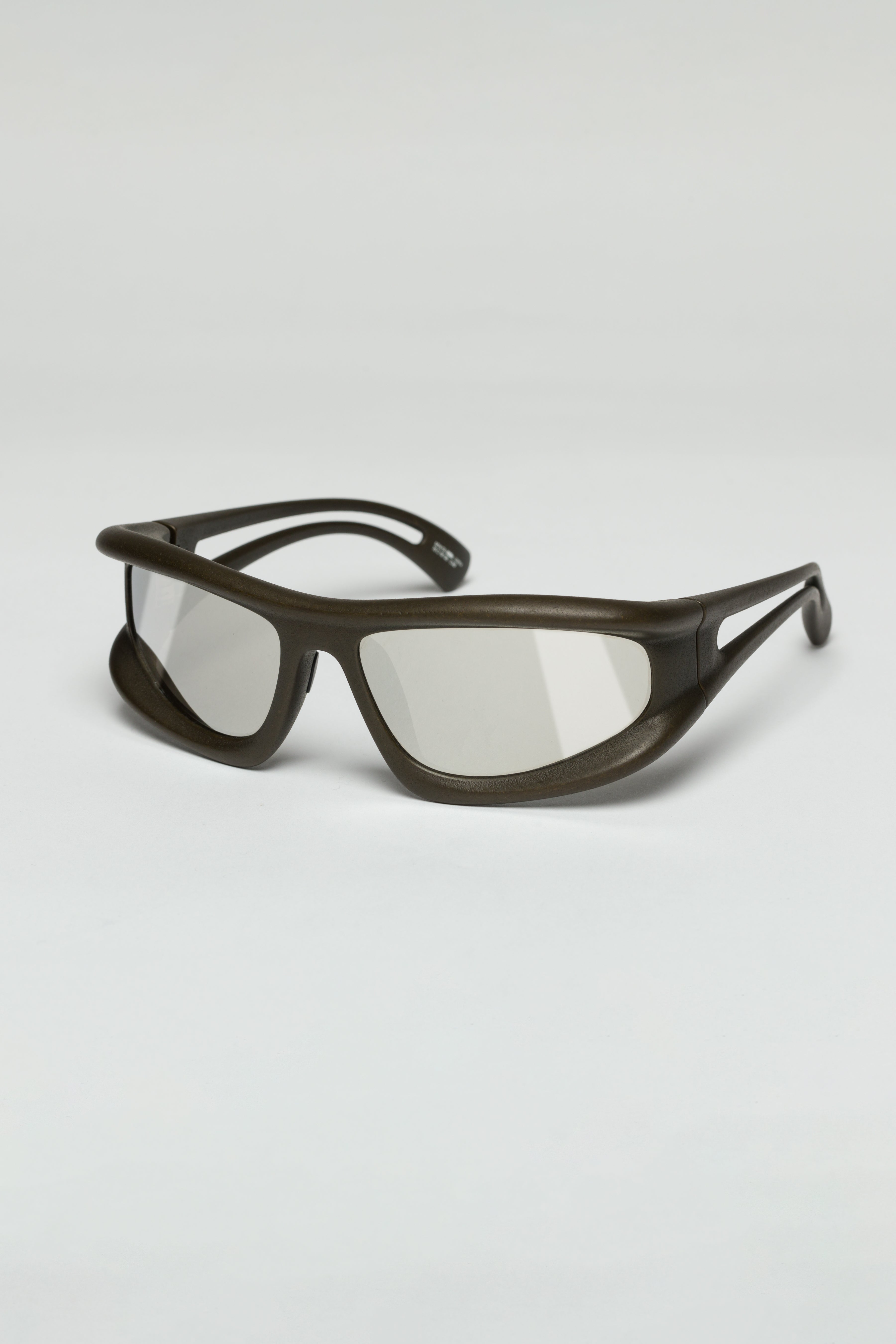 032c-x-mykita-marfa-sonnenbrille-safari-green-mylon image 2