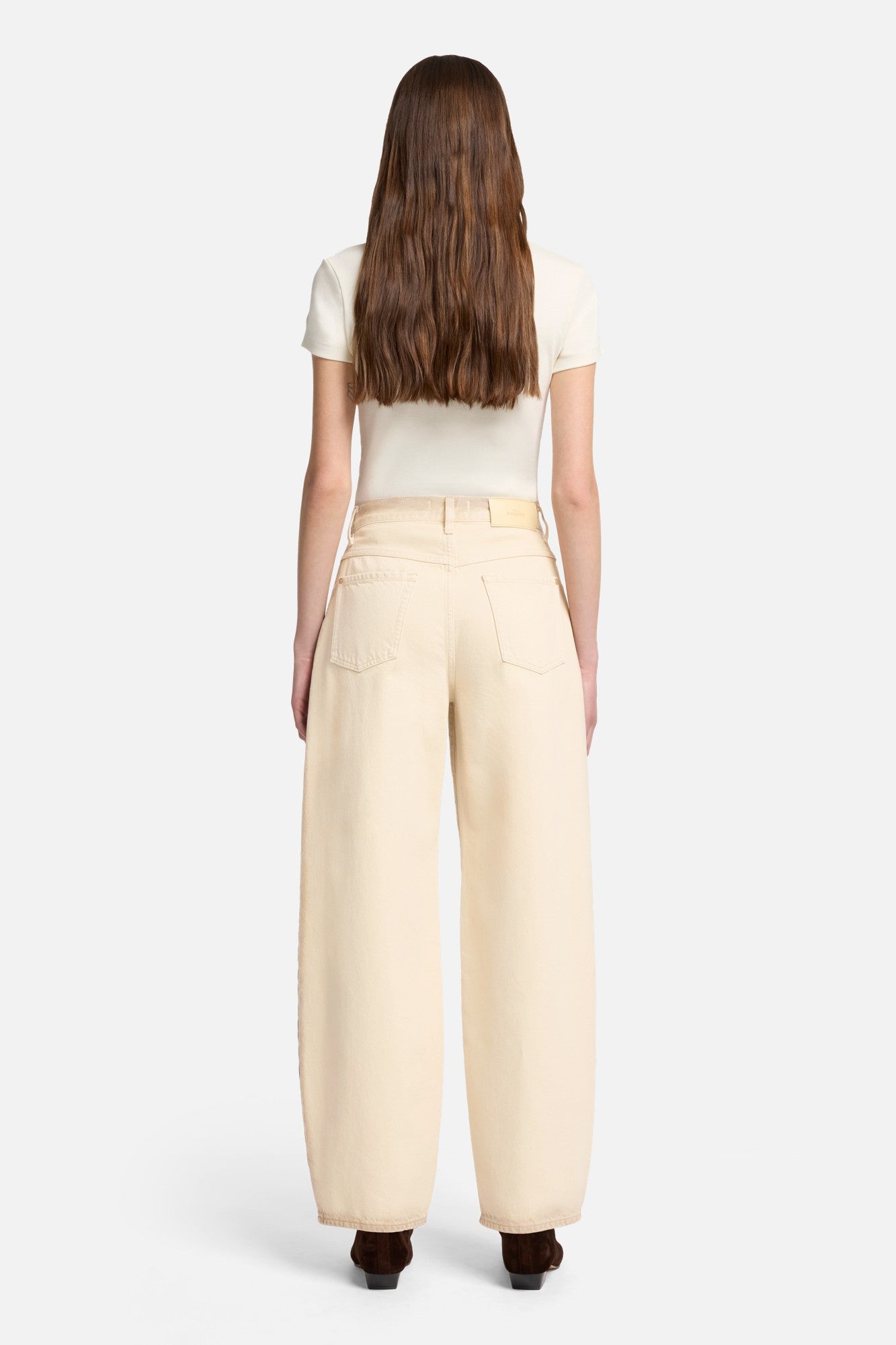 7-for-all-mankind-bonnie-barrel-leg-jeans-in-sand-beach image 5