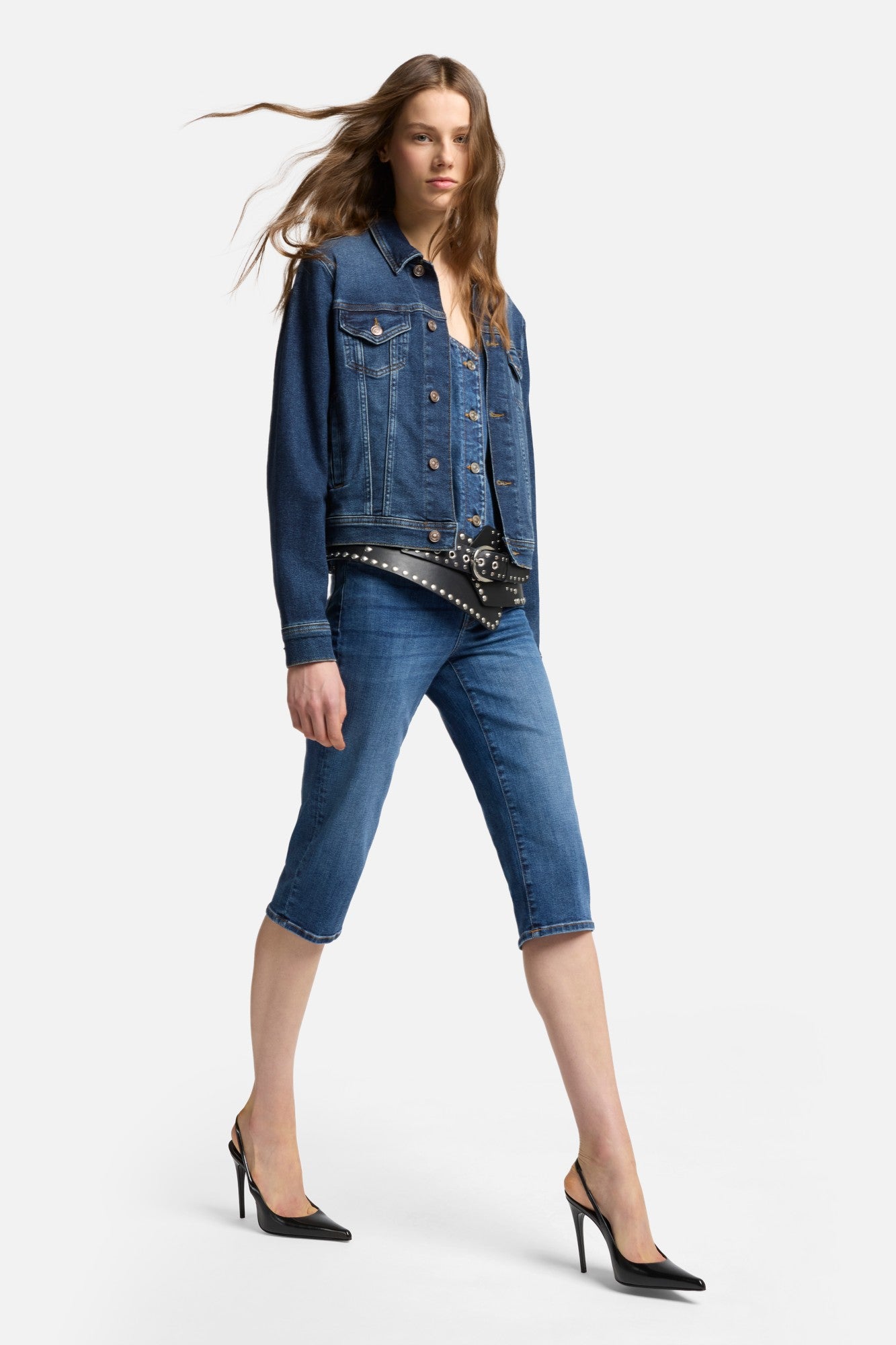 7-for-all-mankind-slim-illusion-capri-jeans-soho-light image 7