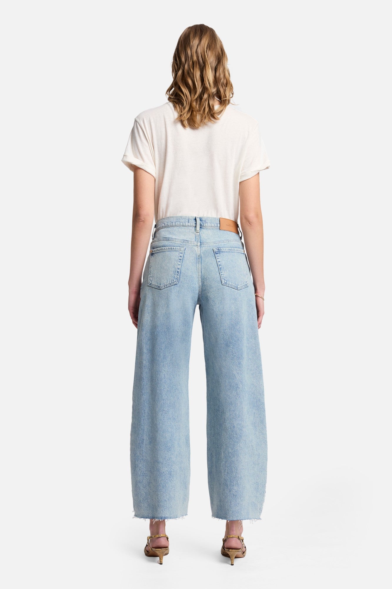 7-for-all-mankind-mankind-bonnie-barrel-leg-jeans-serenade image 5