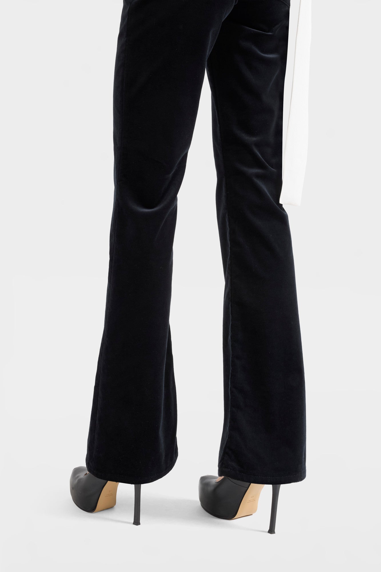 7-for-all-mankind-leggy-bootcut-hose-velvet-black image 6