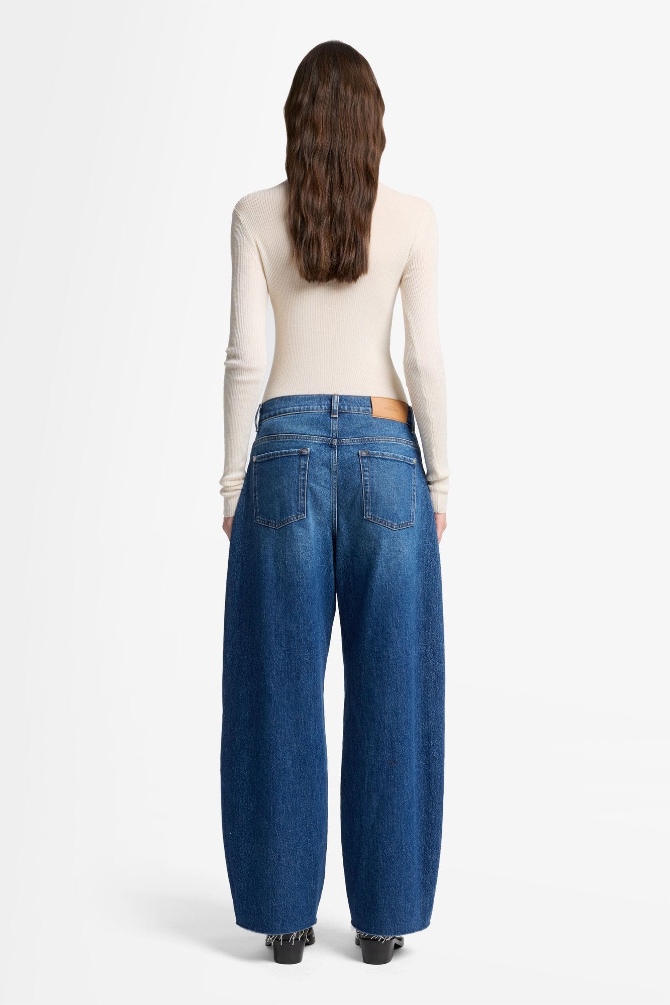 7-for-all-mankind-bonnie-barrel-leg-jeans-mankind-artifact image 5