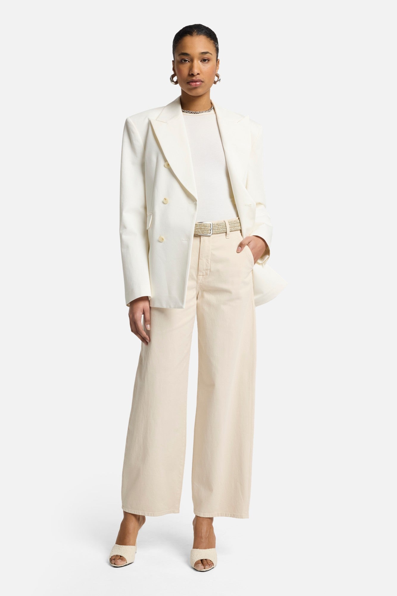 7-for-all-mankind-comfort-twill-bonnie-barrel-hose-in-creme image 2