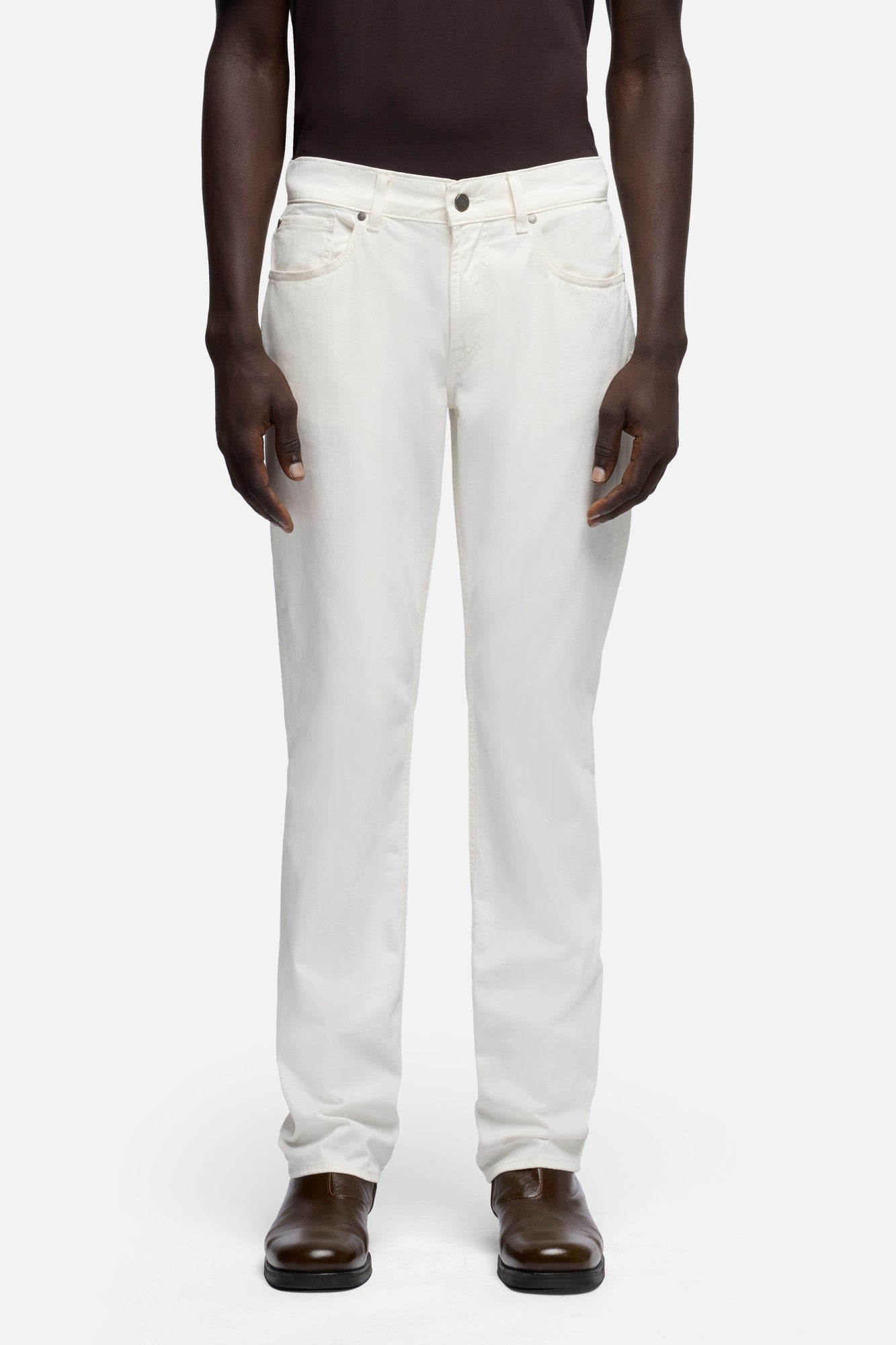 7-for-all-mankind-the-straight-luxe-performance-sateen-hose-chalk image 3