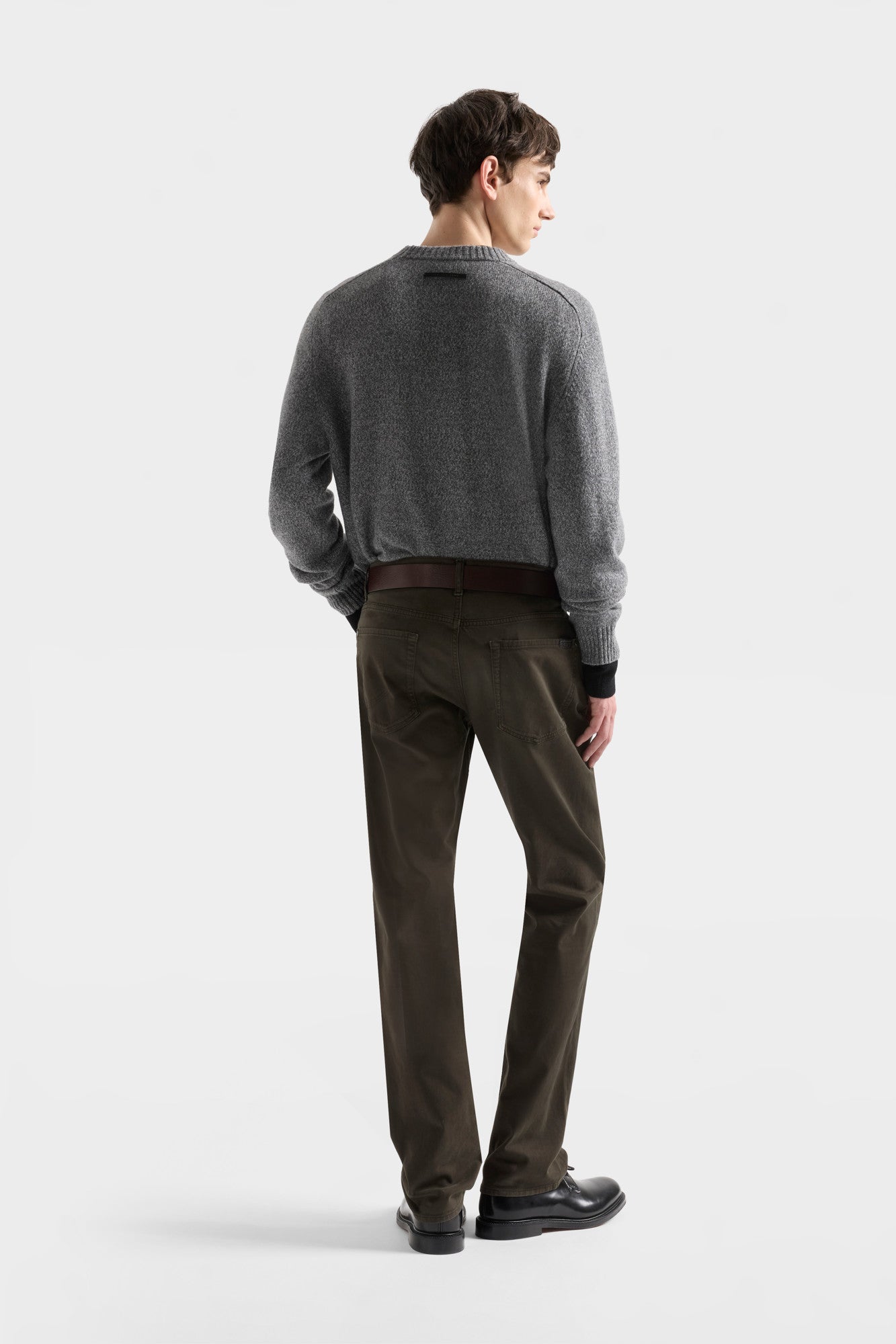 7-for-all-mankind-the-straight-hose-luxe-performance-sateen-thicket image 5