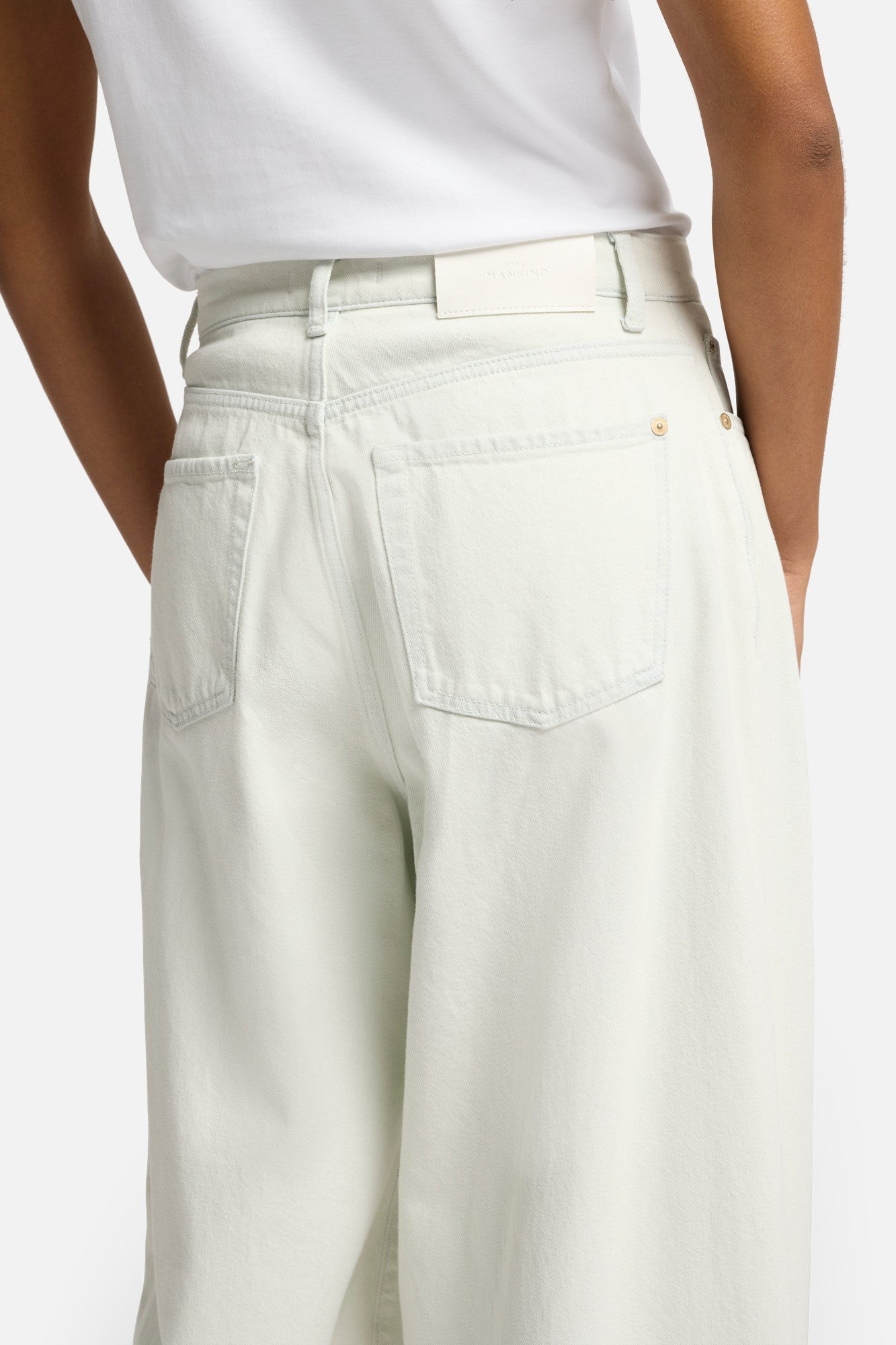7-for-all-mankind-the-baggy-summer-mist-wide-leg-jeans image 4