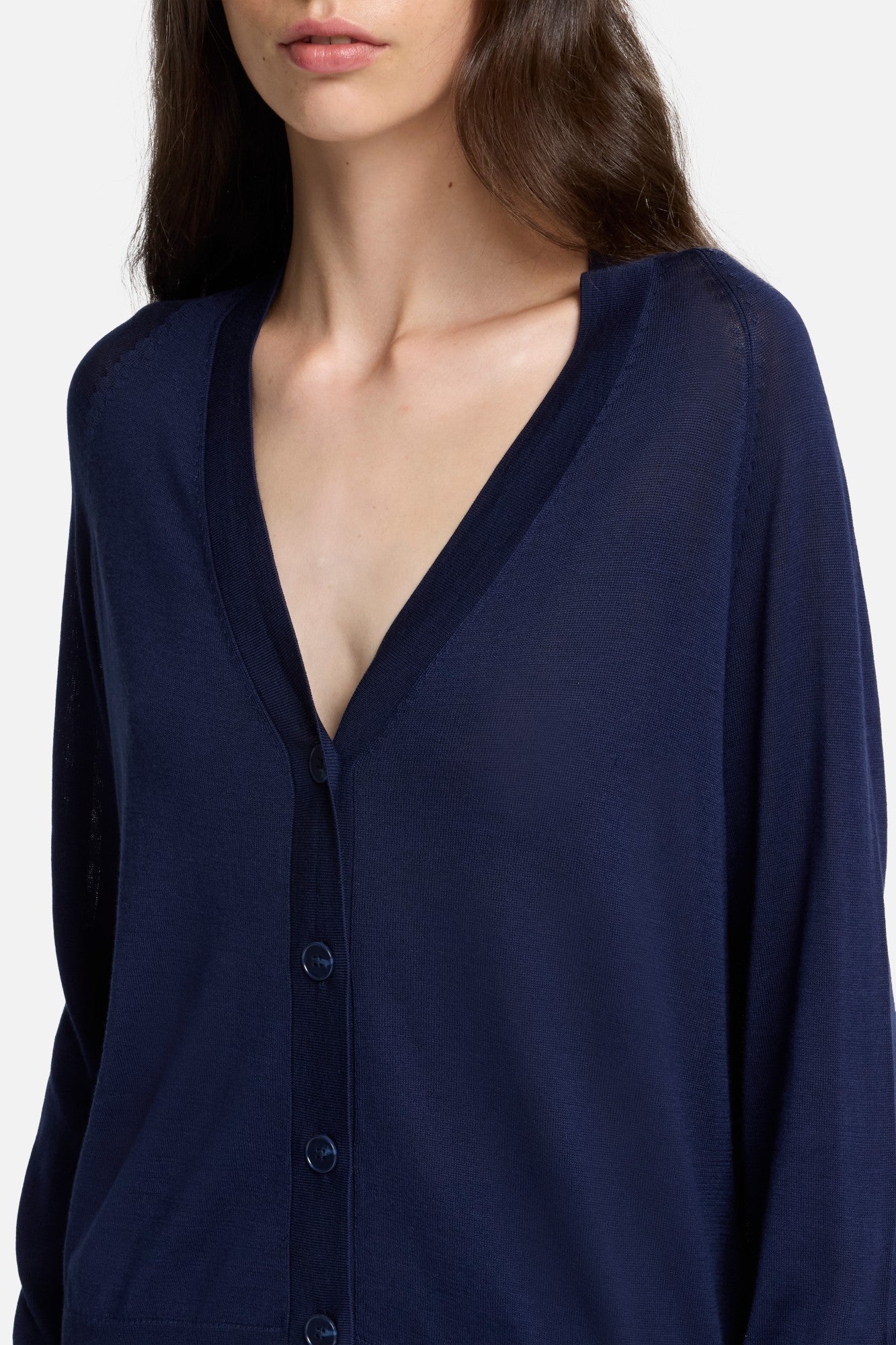 7-for-all-mankind-silk-blend-v-neck-cardigan-damen-navy image 4