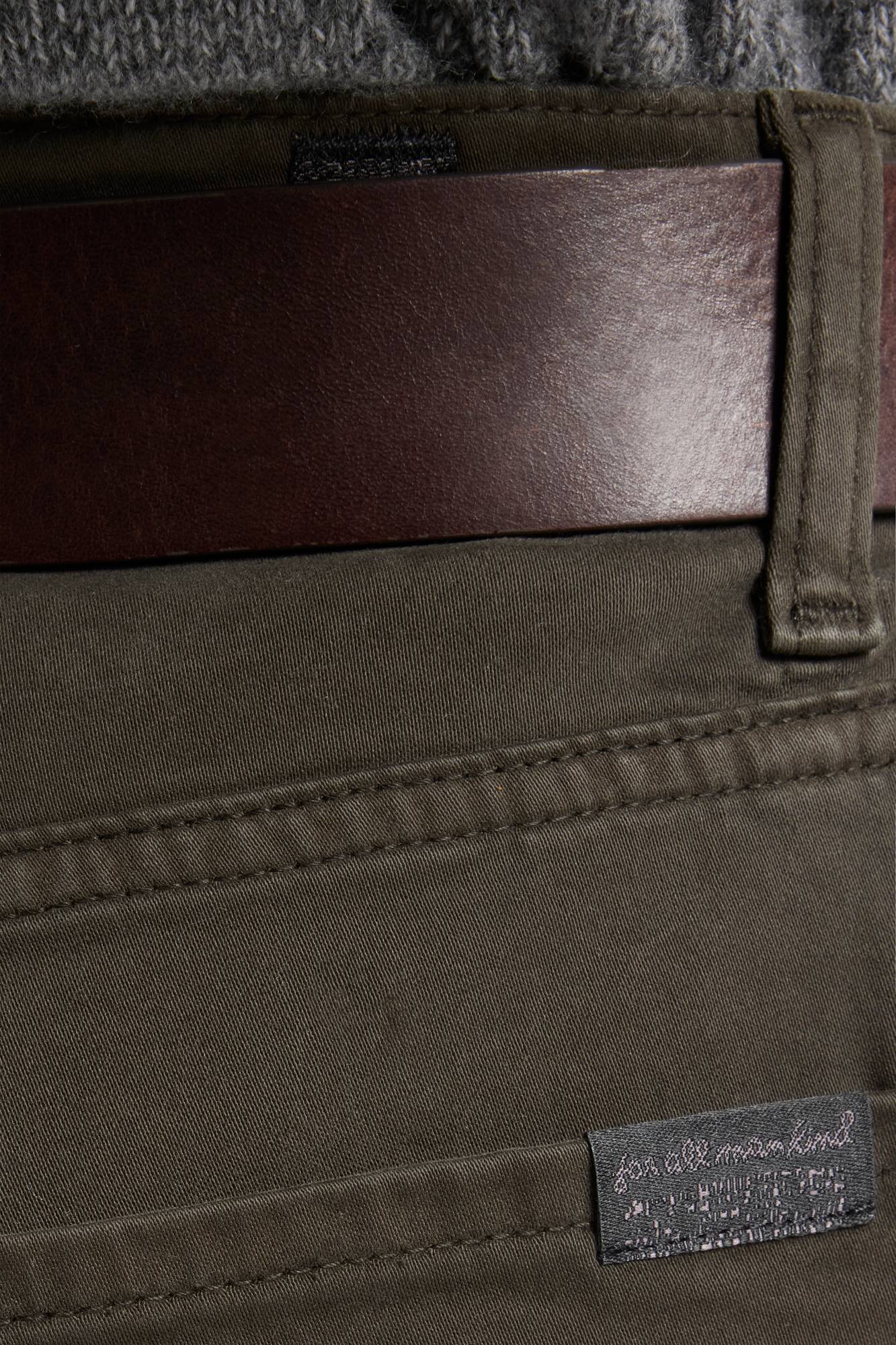 7-for-all-mankind-the-straight-hose-luxe-performance-sateen-thicket image 4
