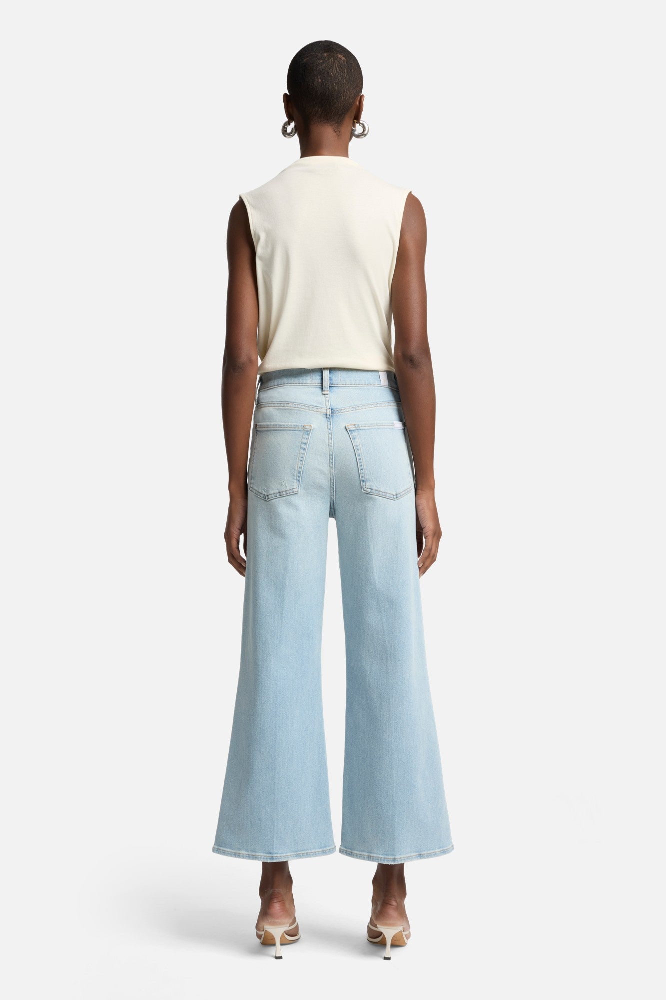 7-for-all-mankind-luxe-vintage-ultra-high-rise-cropped-jo-sunset-beach-jeans image 5