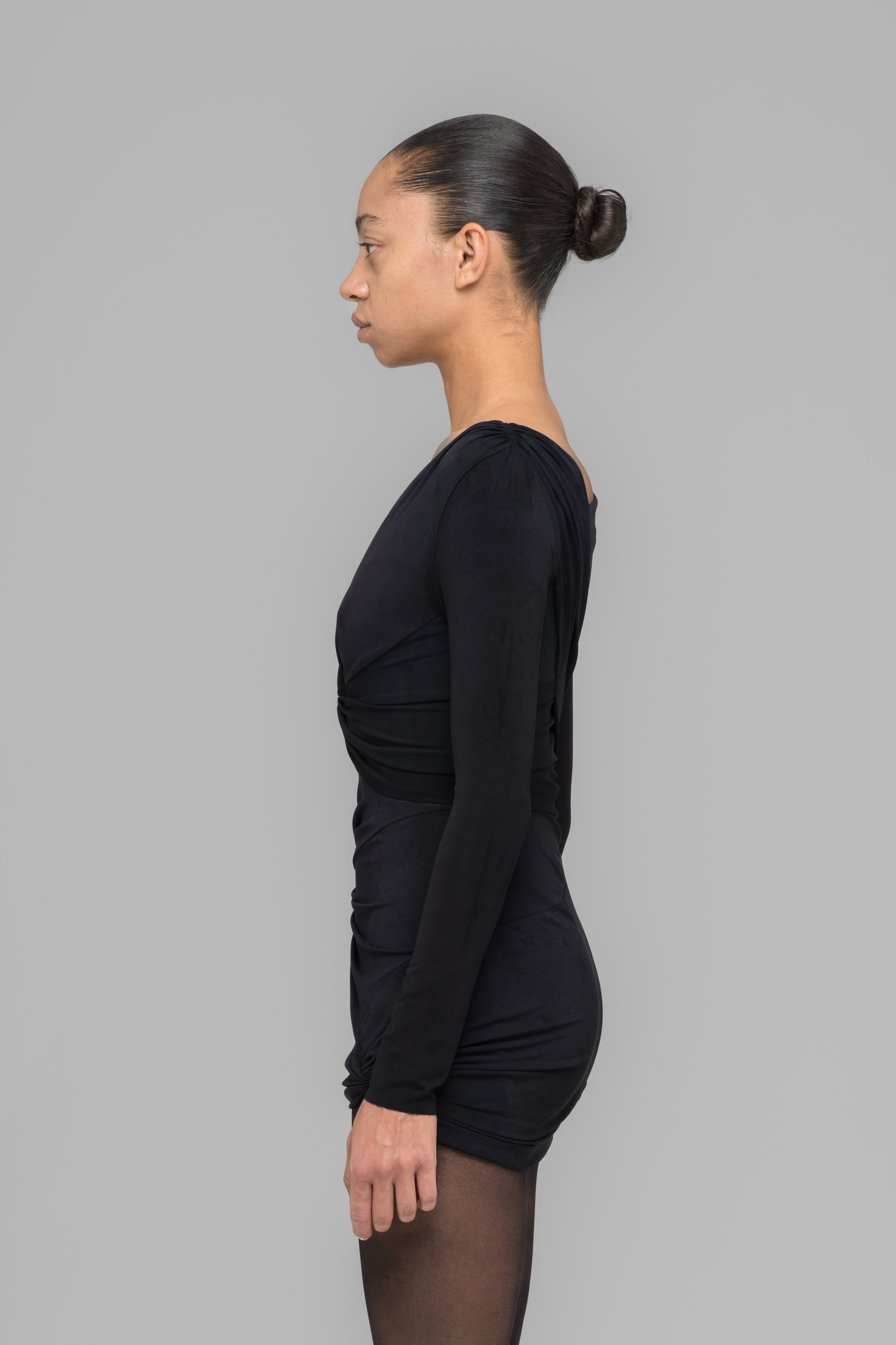 032c-swan-draped-minikleid-schwarz-mit-knoten-und-v-ausschnitt image 3