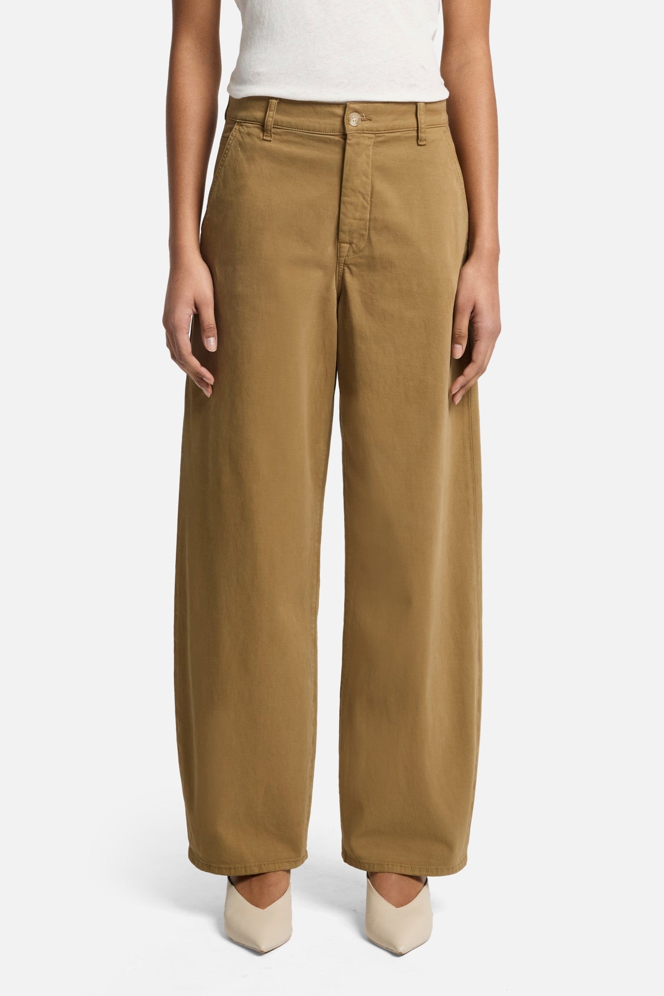7-for-all-mankind-comfort-twill-bonnie-barrel-leg-hose-in-sand-storm image 3