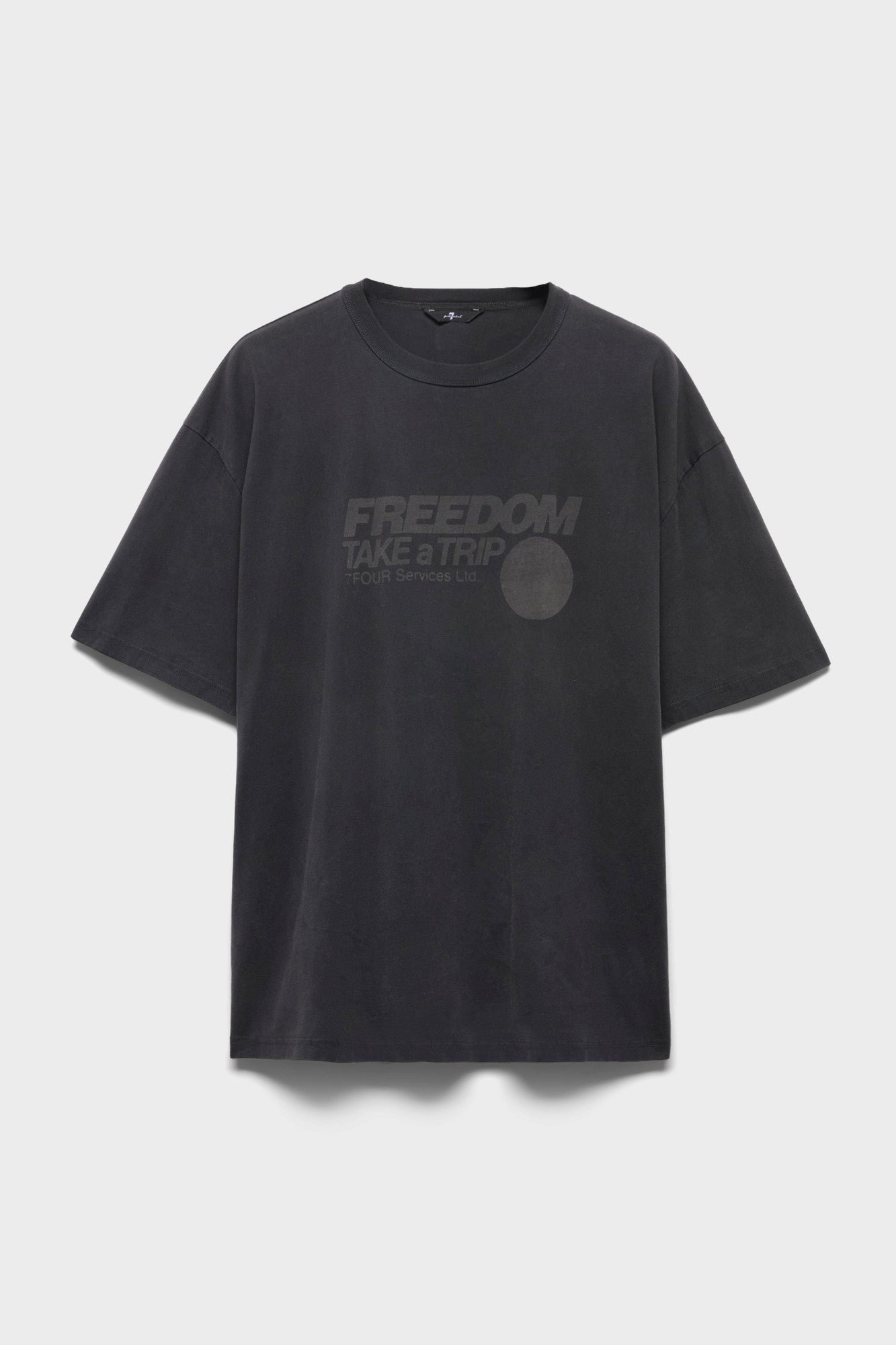 7-for-all-mankind-short-sleeve-graphic-tee-trip-black-herren-t-shirt image 1